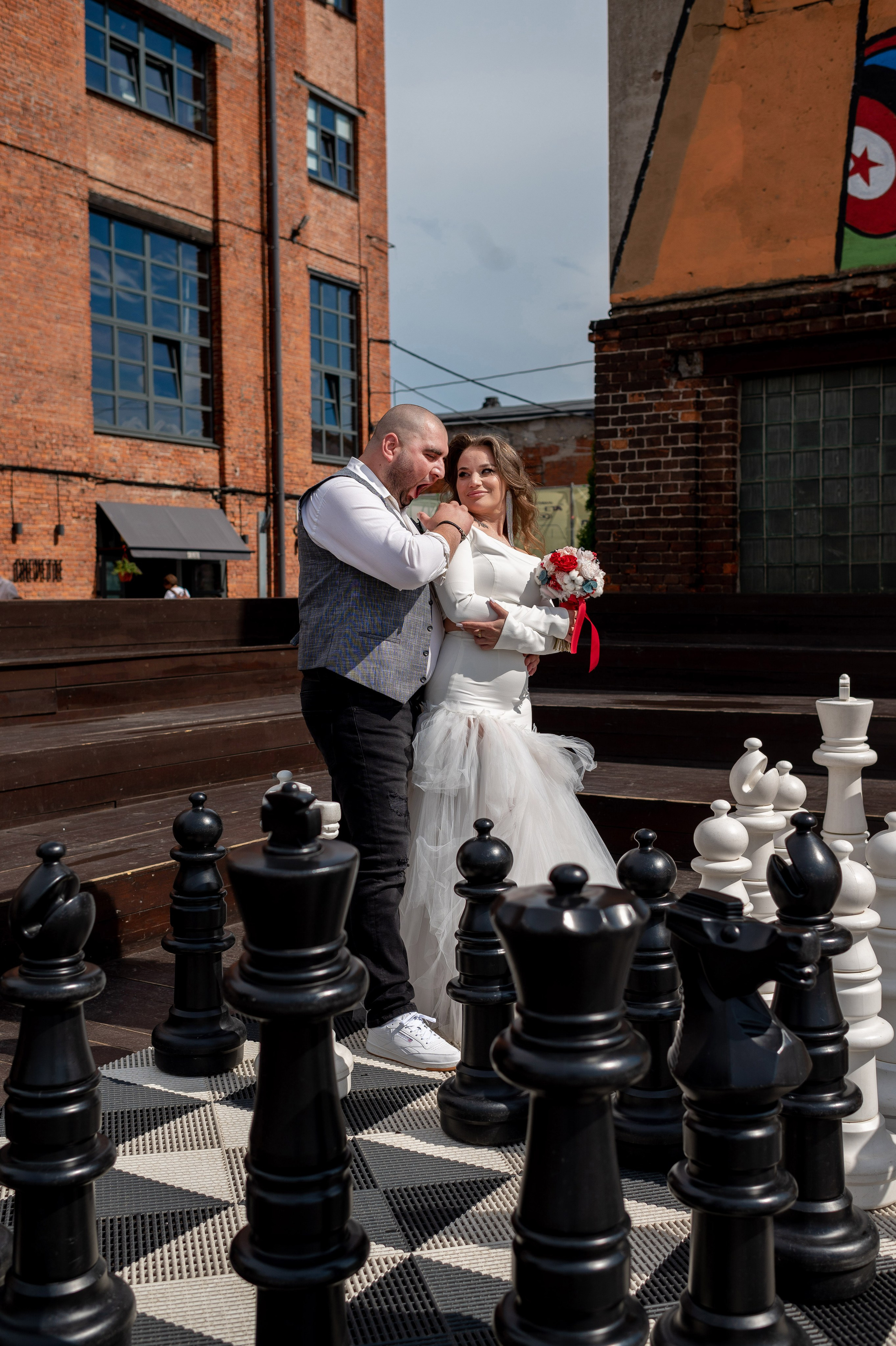 Экстравагантная свадебная фотосессия Светланы и Славы по нетрадиционным и оригинальным местам для свадебной прогулки в Санкт-Петербурге. Портретный, семейный и свадебный фотограф в Санкт-Петербурге и в Пушкине Ширяев Денис