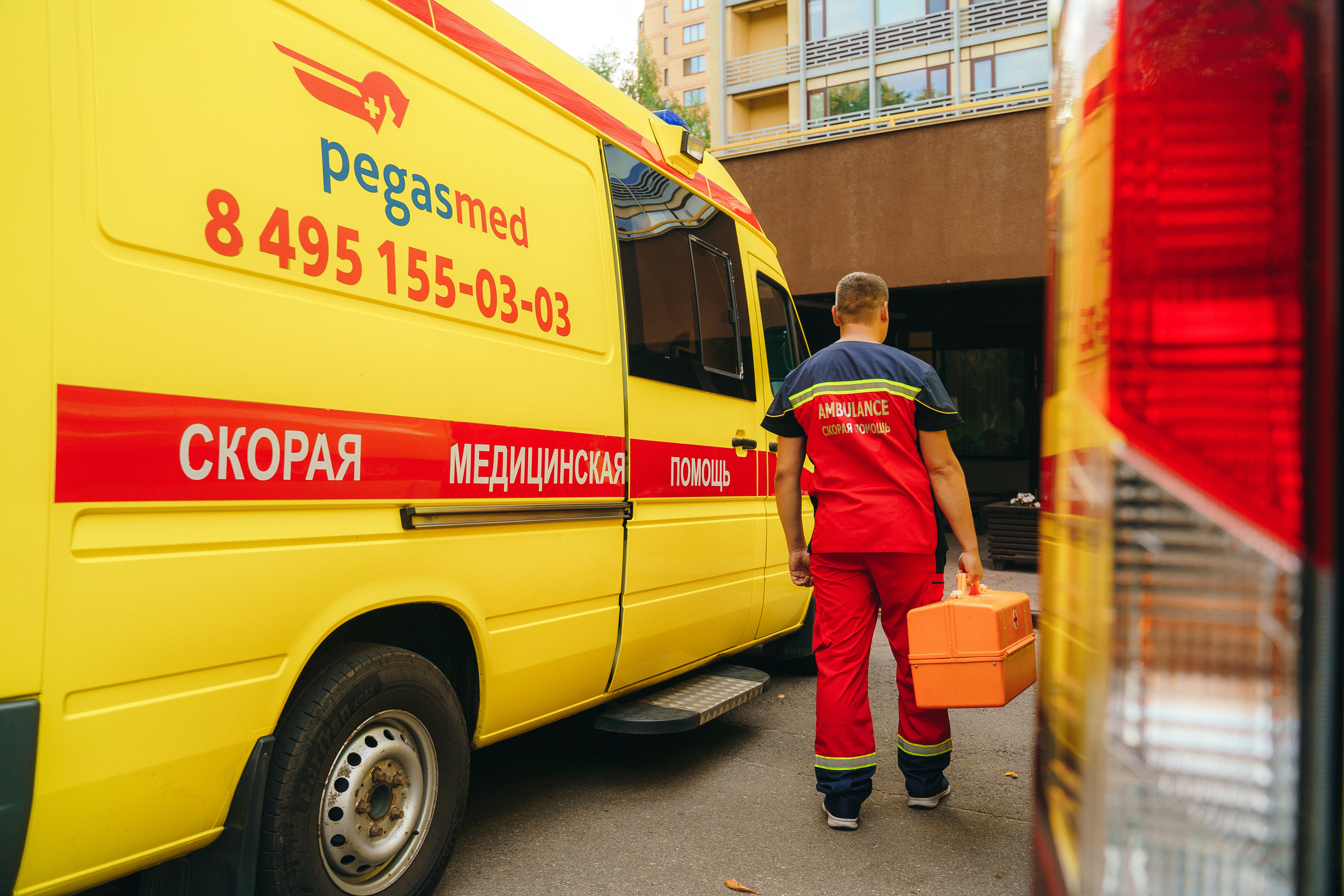 Фотосессия для скорой помощи, бизнес фотосессия для медицины