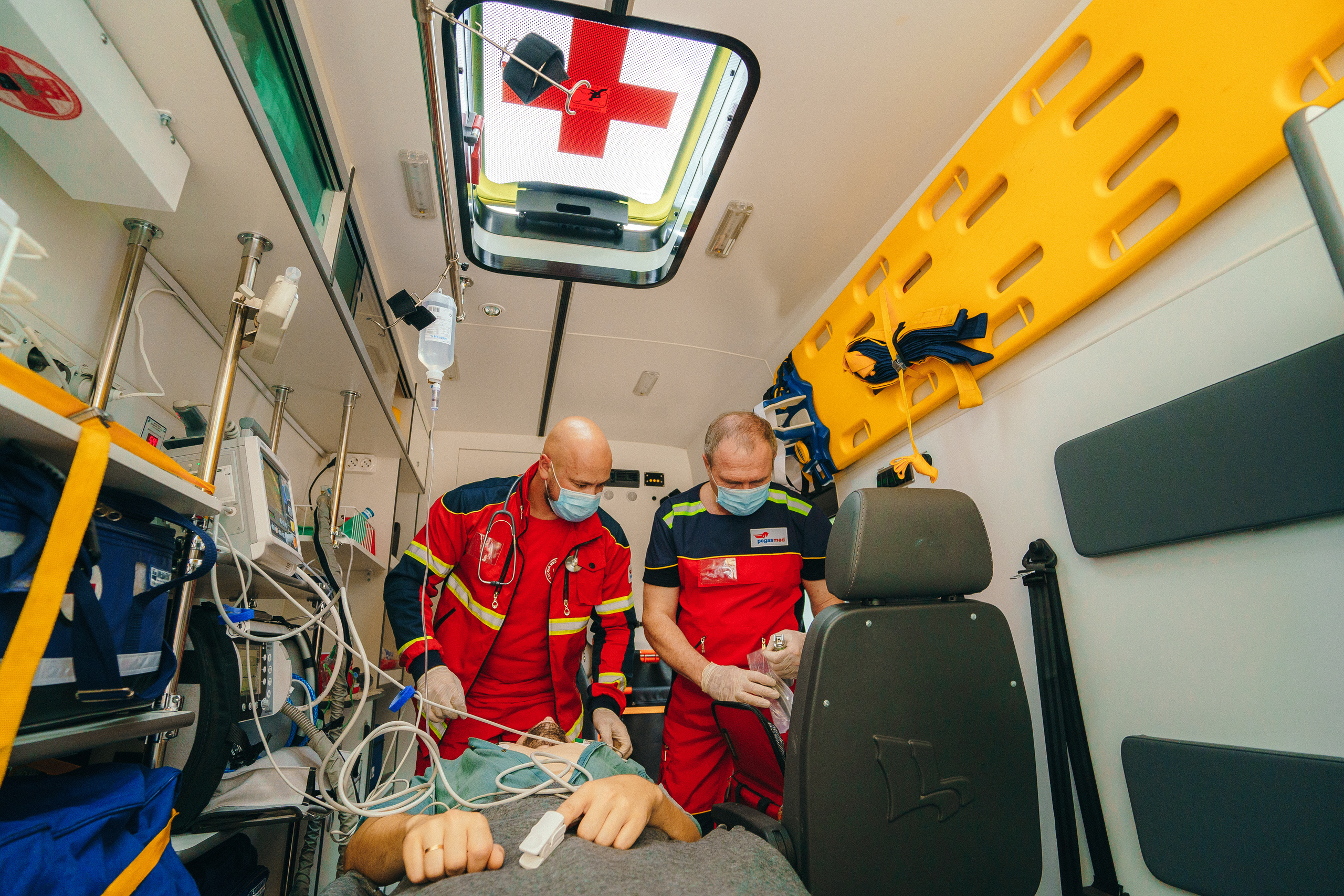 Фотосессия для скорой помощи, бизнес фотосессия для медицины