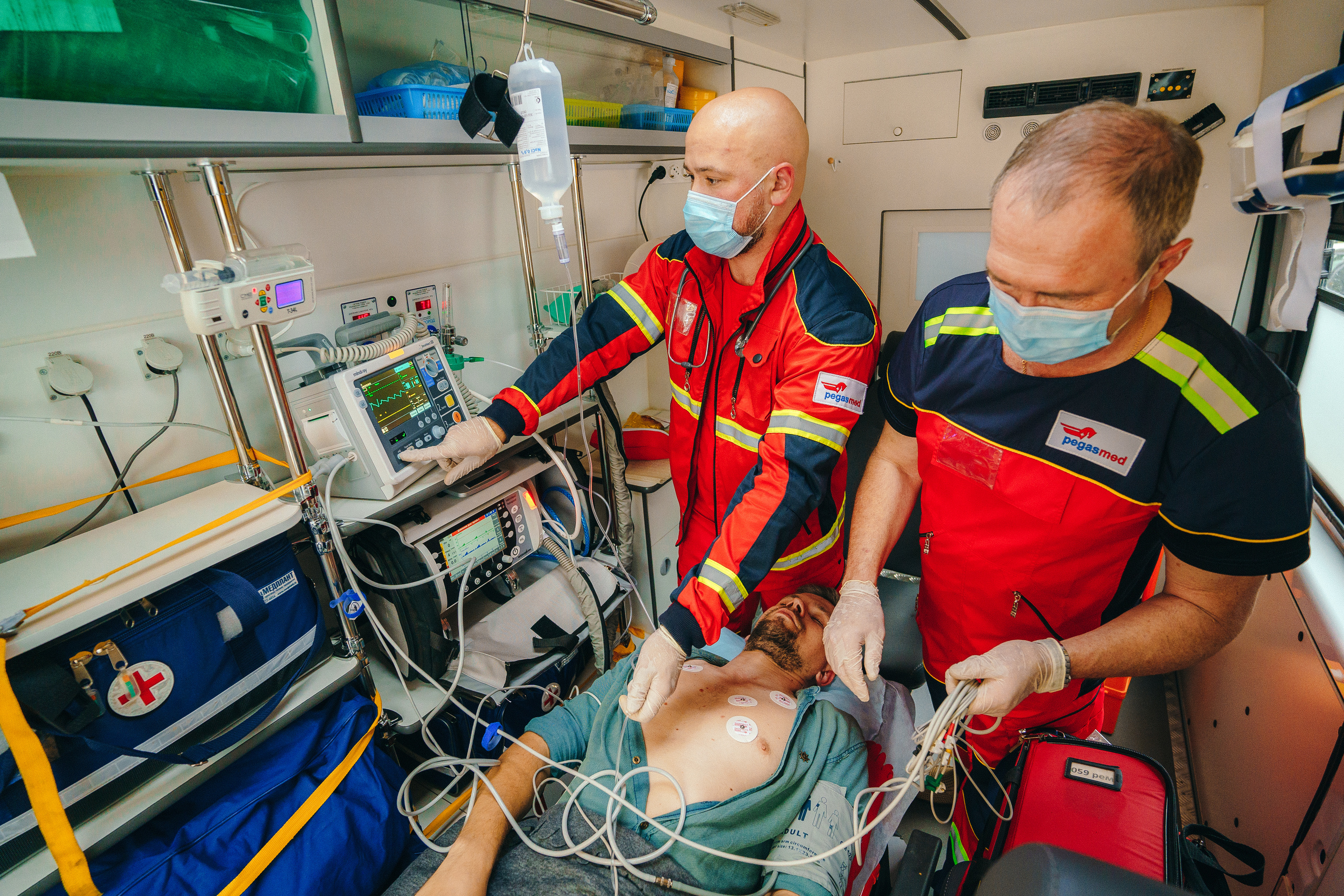 Фотосессия для скорой помощи, бизнес фотосессия для медицины