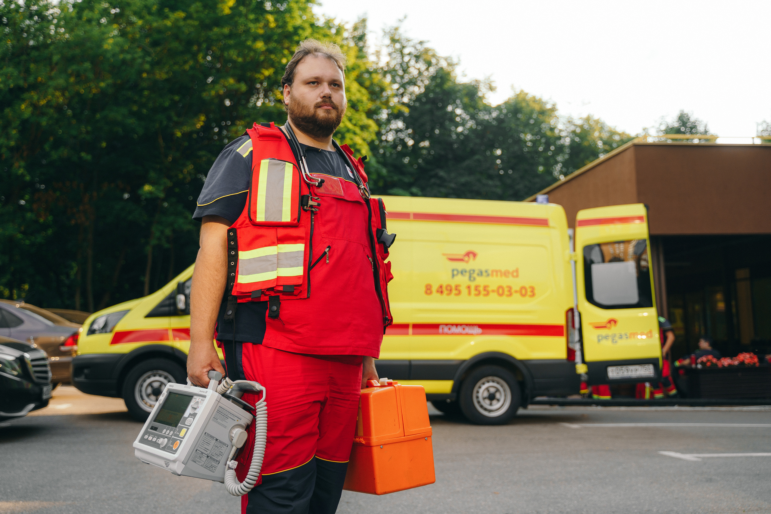 Фотосессия для скорой помощи, бизнес фотосессия для медицины