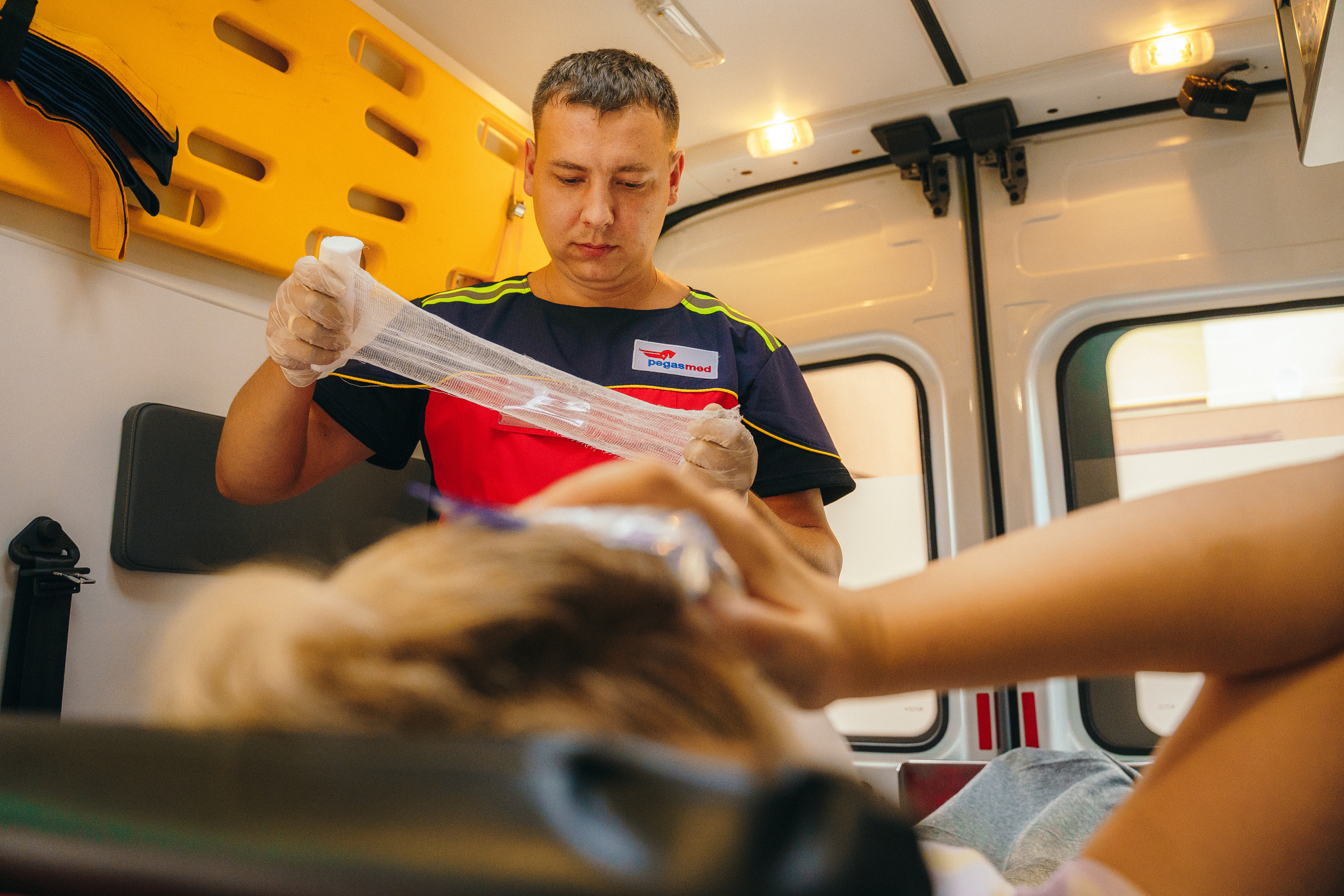 Фотосессия для скорой помощи, бизнес фотосессия для медицины