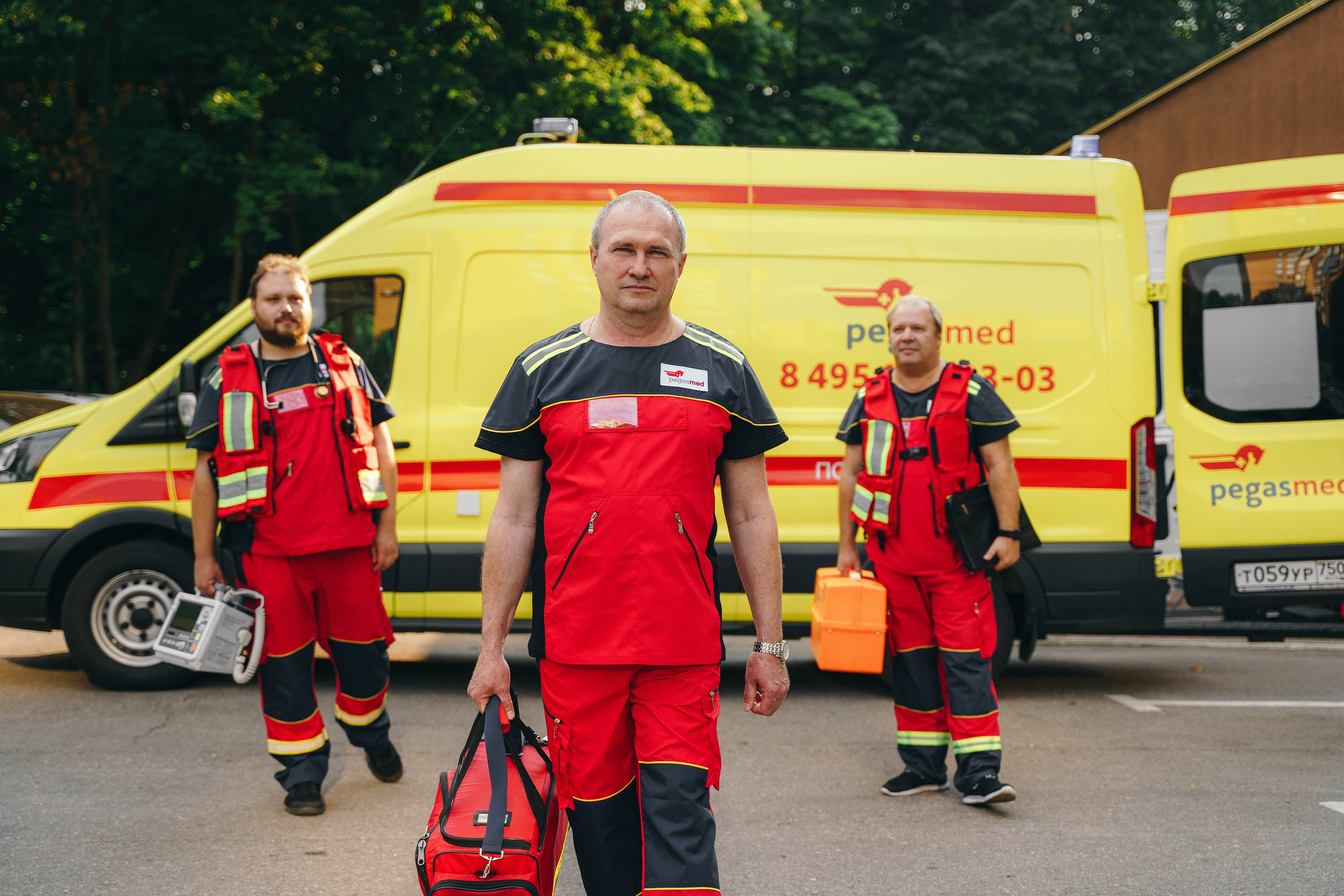 Фотосессия для скорой помощи, бизнес фотосессия для медицины