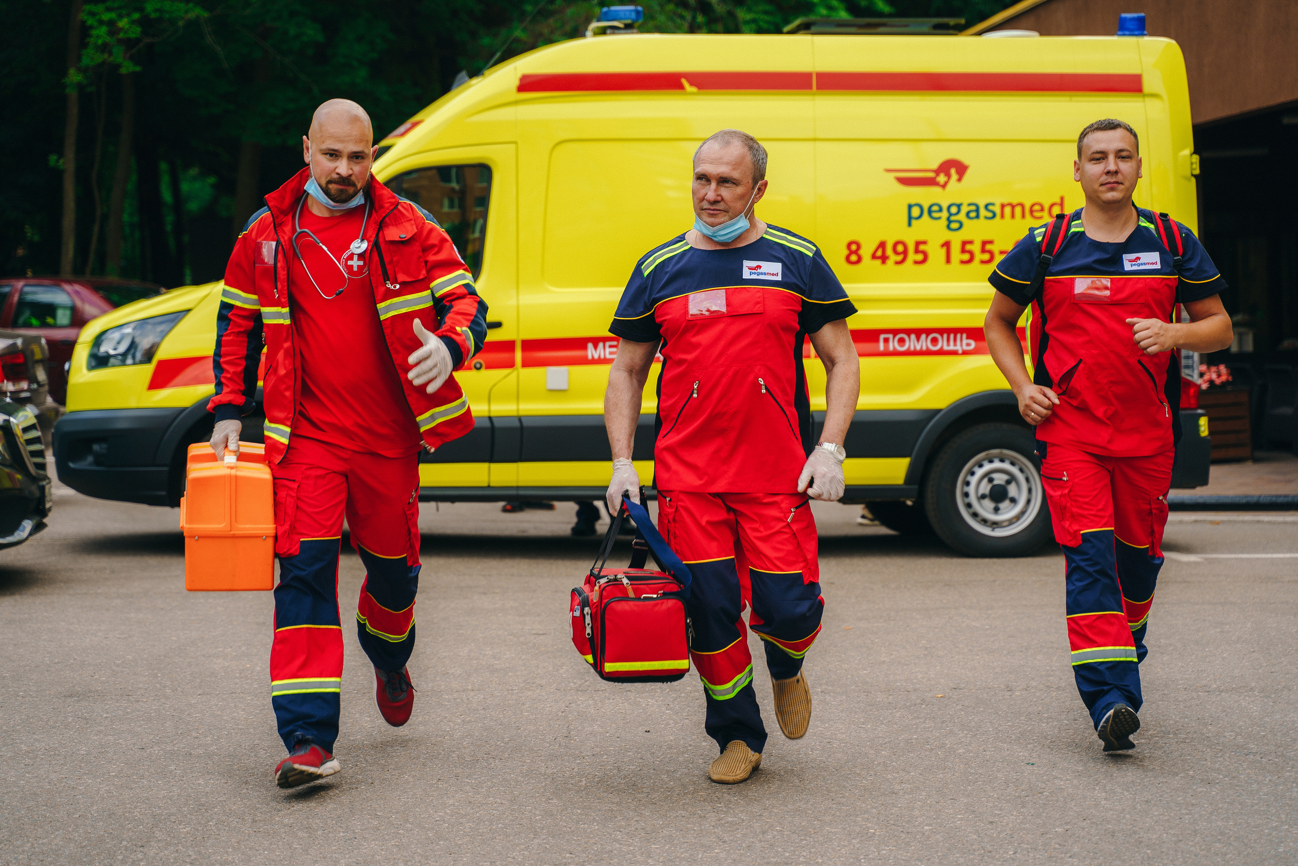 Фотосессия для скорой помощи, бизнес фотосессия для медицины