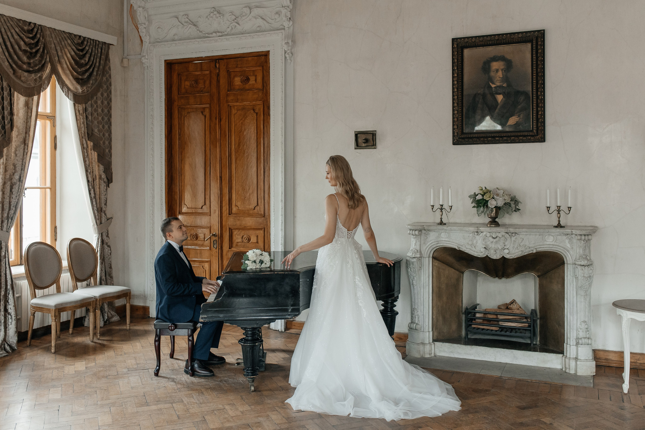 Свадебная фотосессия в библиотеке читальне Пушкина. Свадебный фотограф в Москве Дарья Олендарёва