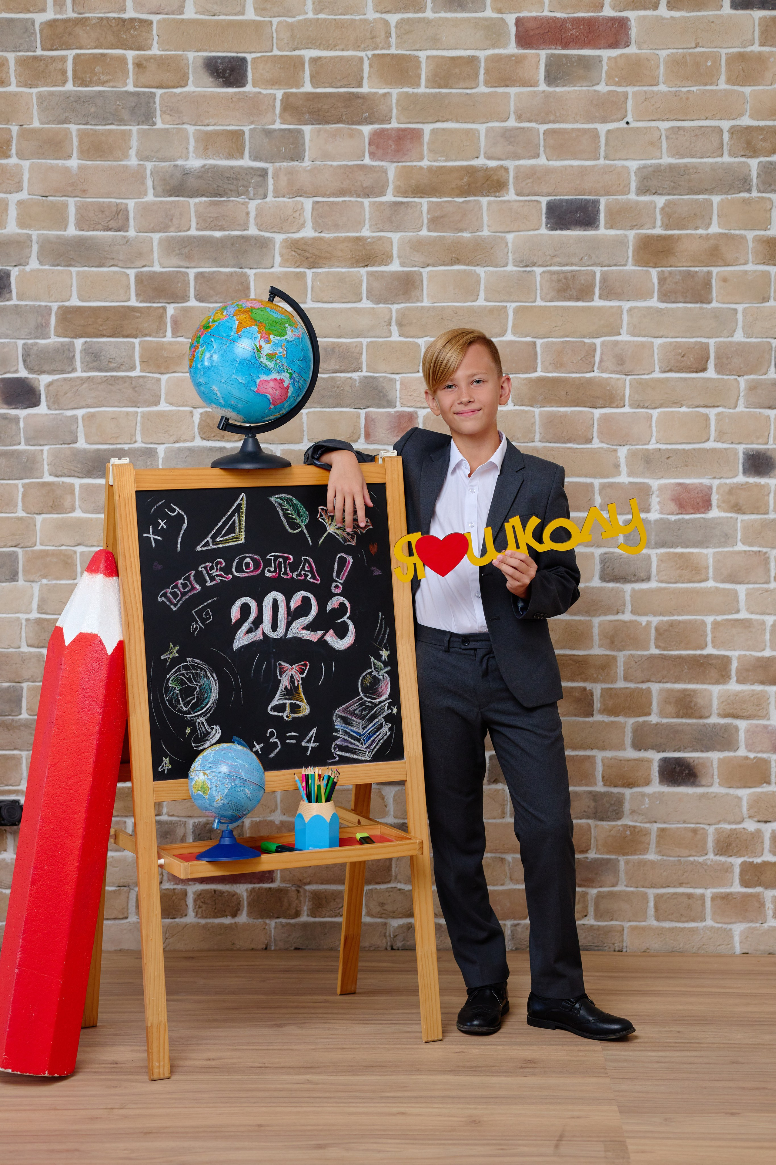 Сьемка 4 класса в студии на Выпускной Альбом. Фотограф Выпускные альбомы Таганрог Сергей Коробченко