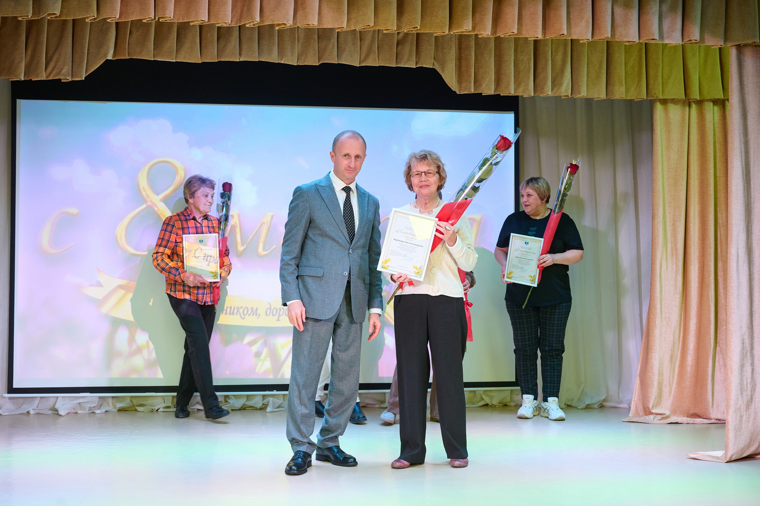 8 марта в Виноградном. Жизнь курорта Кабардинка в фотографиях