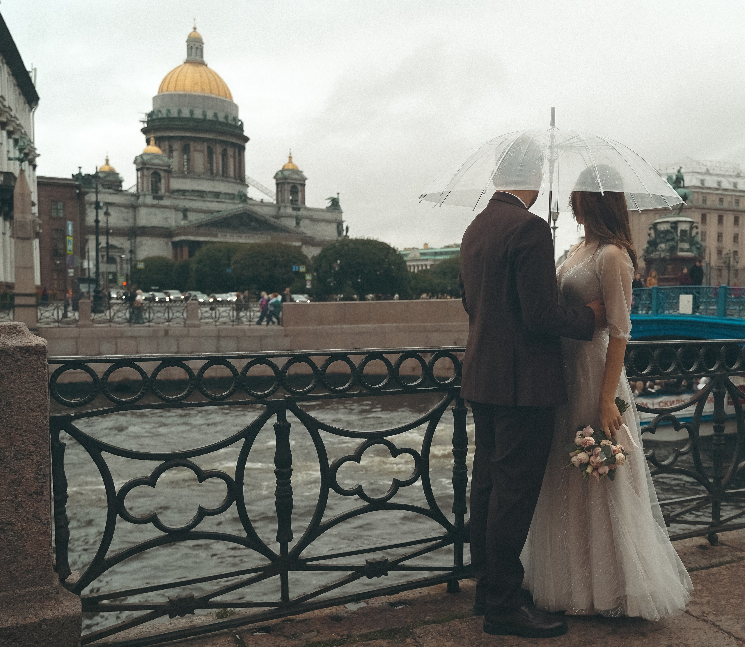 Любовный роман на Исаакиевской площади. Professional photoartist in St. Petersburg (wedding, reportage, portrait, model book, love story) Alexander Shvedov