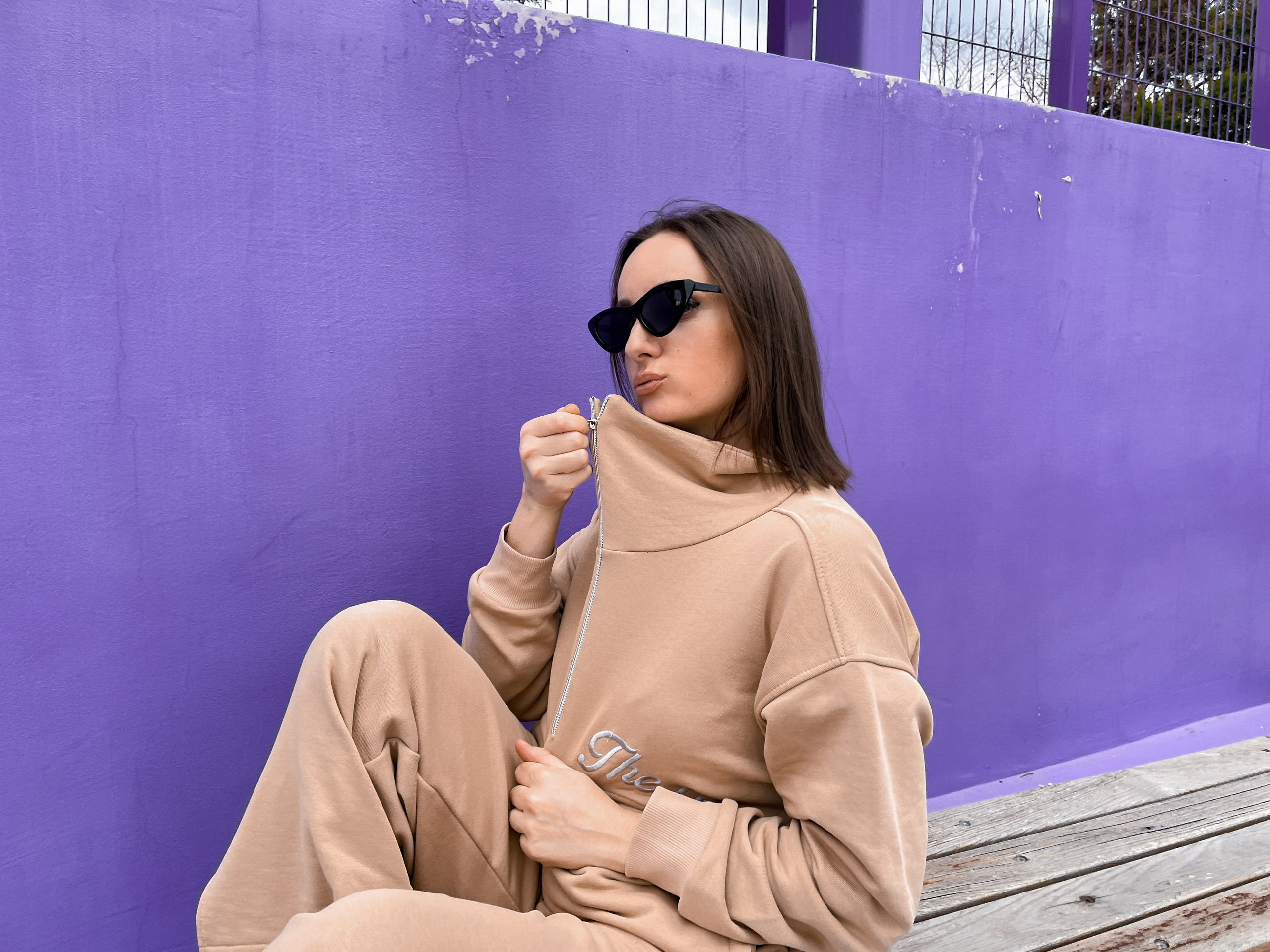 Уличная фотосъемка для контента на айфон. AI Фотограф Краснодар: мужские и женские фотосессии, стилизация съемки. Нейро-фотосессии онлайн