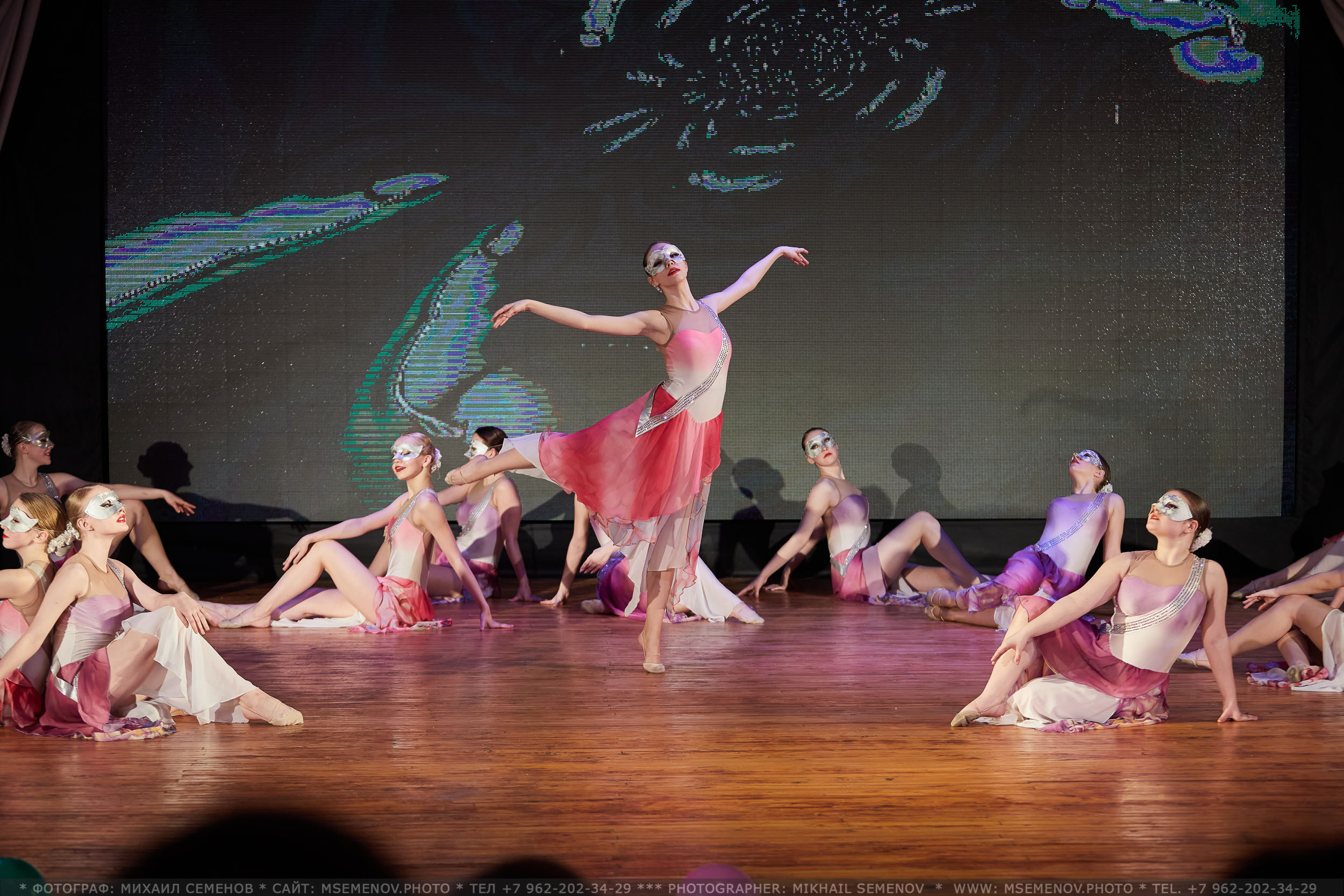 Анона фоторепортажа с концерта Ансамбль современного эстрадного танца. Фотограф, фотопроекты Михаила Семенова в Ярославле. Фотошкола