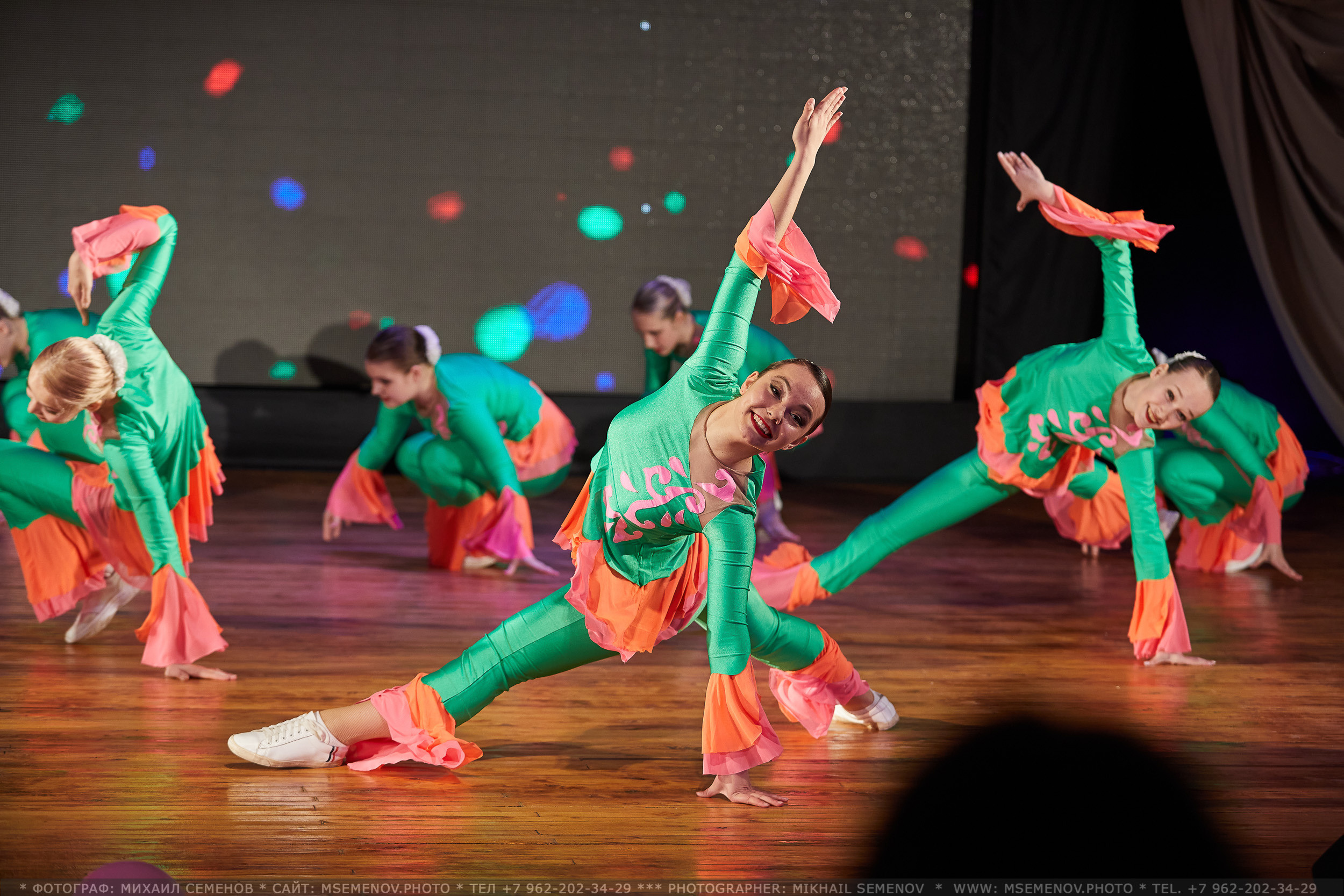 Анона фоторепортажа с концерта Ансамбль современного эстрадного танца. Фотограф, фотопроекты Михаила Семенова в Ярославле. Фотошкола
