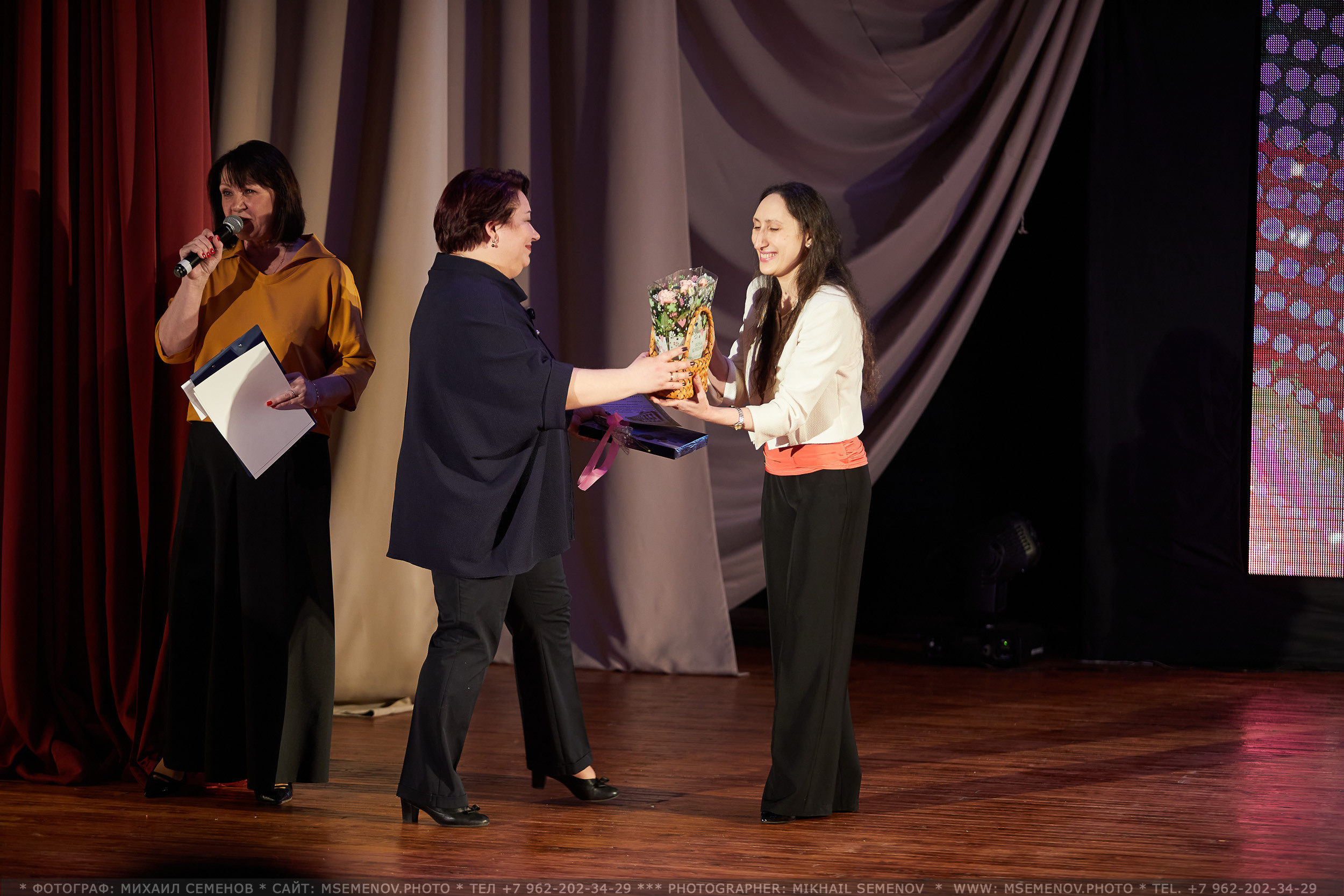 Анона фоторепортажа с концерта Ансамбль современного эстрадного танца. Фотограф, фотопроекты Михаила Семенова в Ярославле. Фотошкола