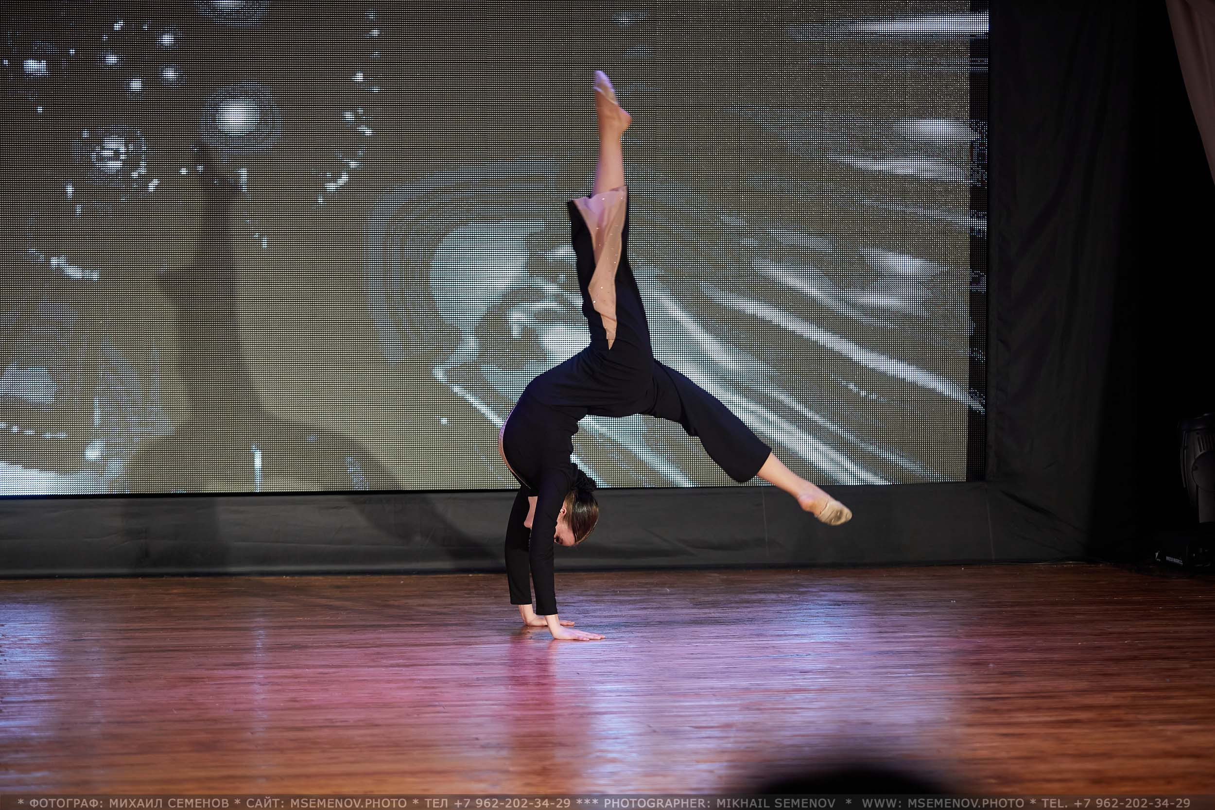 Анона фоторепортажа с концерта Ансамбль современного эстрадного танца. Фотограф, фотопроекты Михаила Семенова в Ярославле. Фотошкола