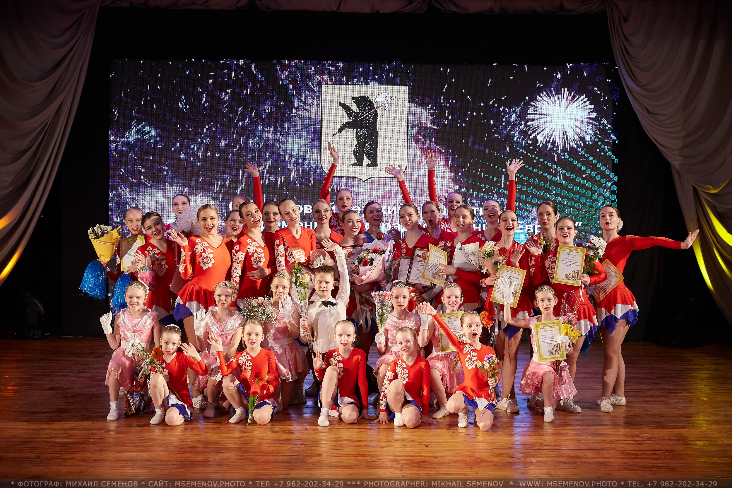 Анона фоторепортажа с концерта Ансамбль современного эстрадного танца. Фотограф, фотопроекты Михаила Семенова в Ярославле. Фотошкола