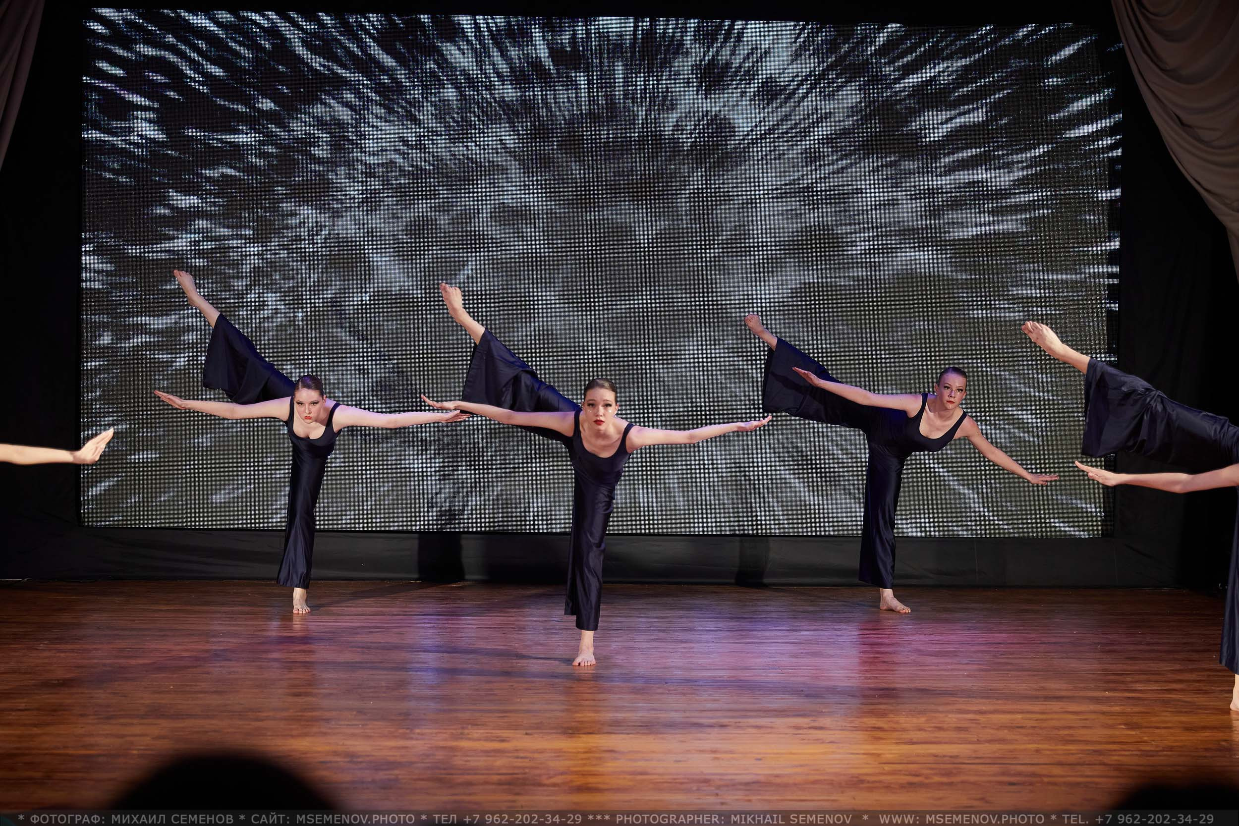 Анона фоторепортажа с концерта Ансамбль современного эстрадного танца. Фотограф, фотопроекты Михаила Семенова в Ярославле. Фотошкола