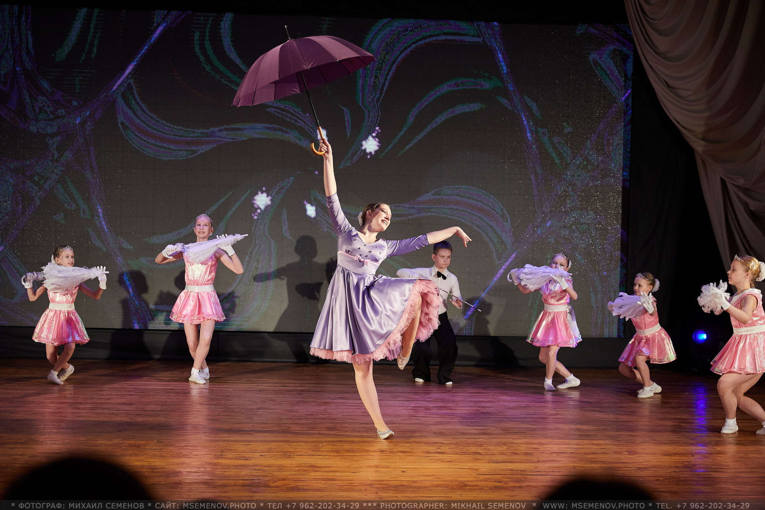 Анона фоторепортажа с концерта Ансамбль современного эстрадного танца. Фотограф, фотопроекты Михаила Семенова в Ярославле. Фотошкола
