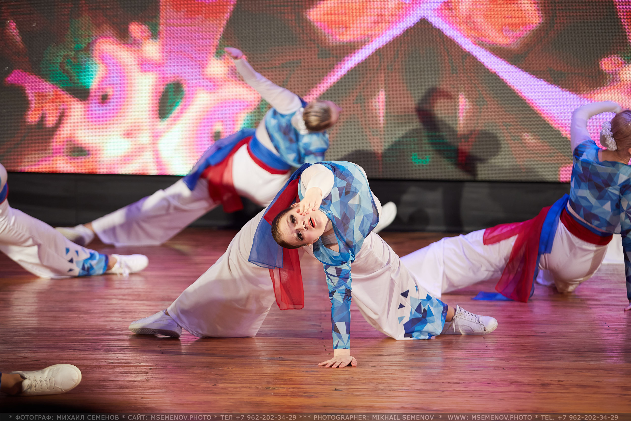 Анона фоторепортажа с концерта Ансамбль современного эстрадного танца. Фотограф, фотопроекты Михаила Семенова в Ярославле. Фотошкола