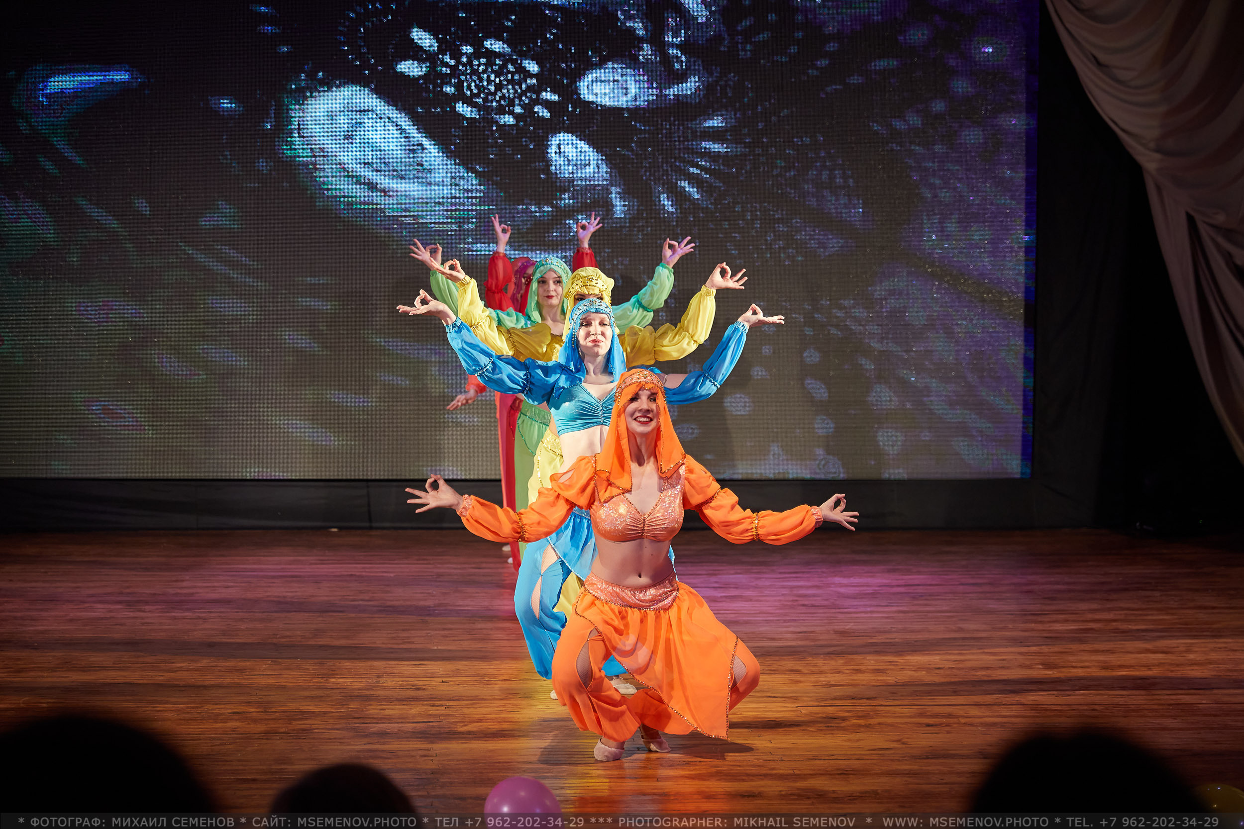 Анона фоторепортажа с концерта Ансамбль современного эстрадного танца. Фотограф, фотопроекты Михаила Семенова в Ярославле. Фотошкола