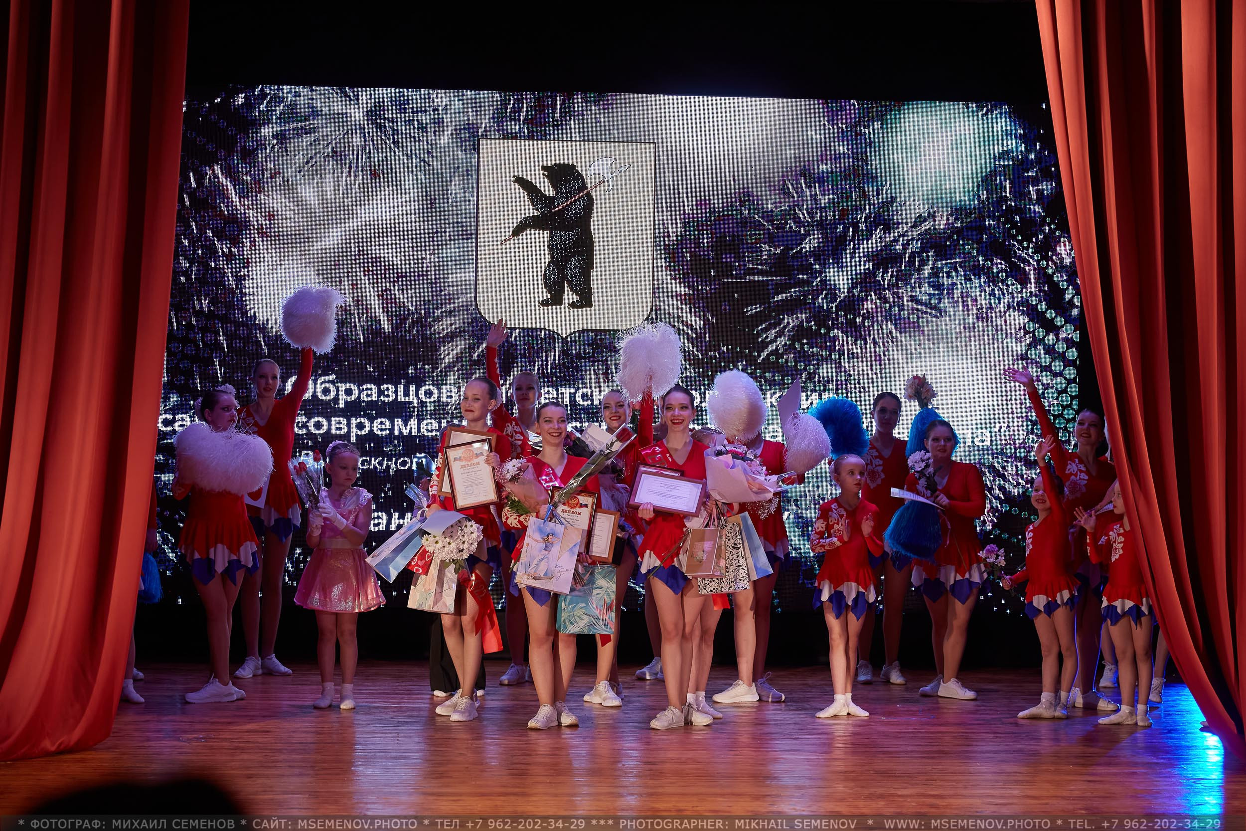 Анона фоторепортажа с концерта Ансамбль современного эстрадного танца. Фотограф, фотопроекты Михаила Семенова в Ярославле. Фотошкола