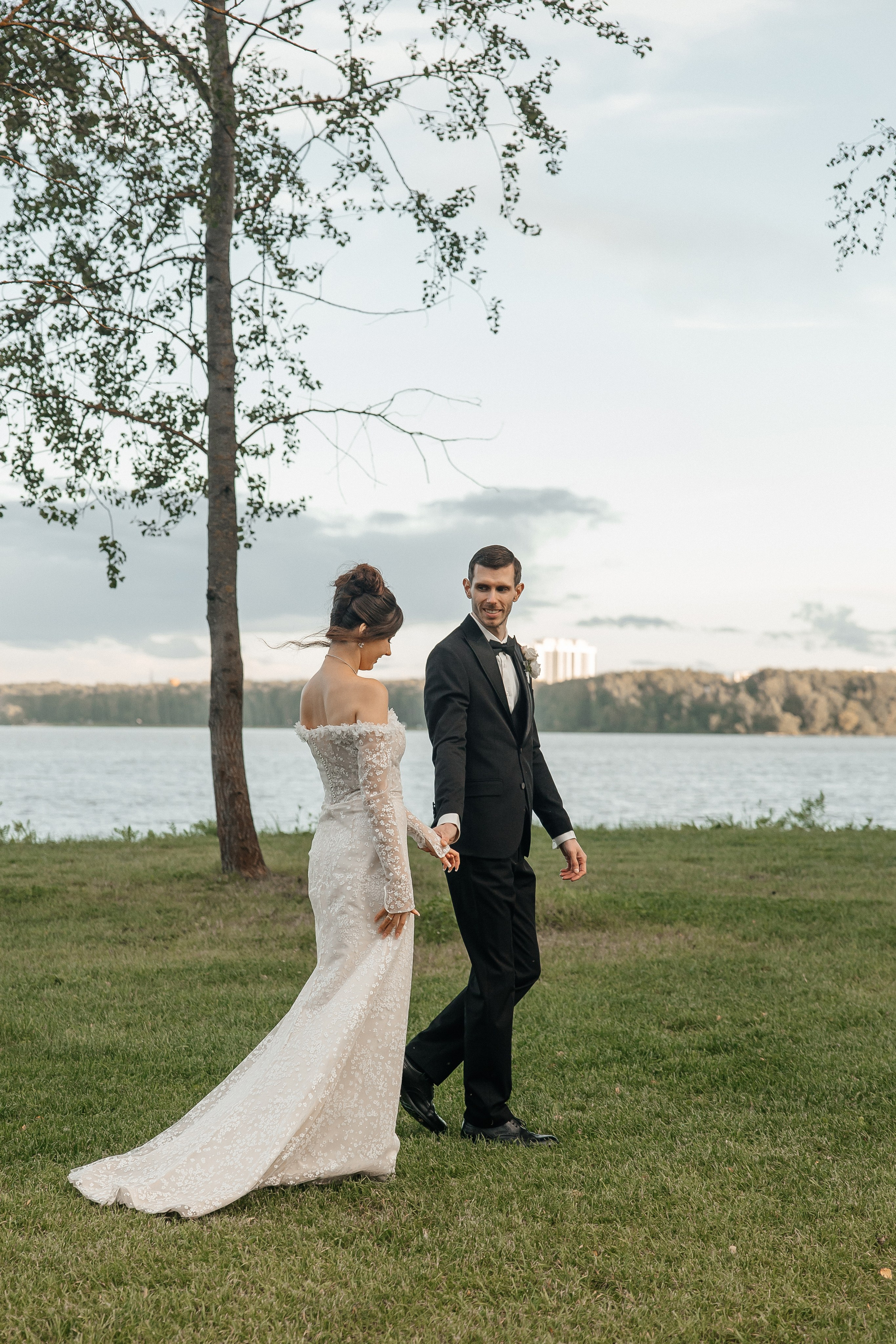 Свадебная фотосессия на площадке THE SUN LAKE VERANDA на озере Сенеж Солнечногорск
