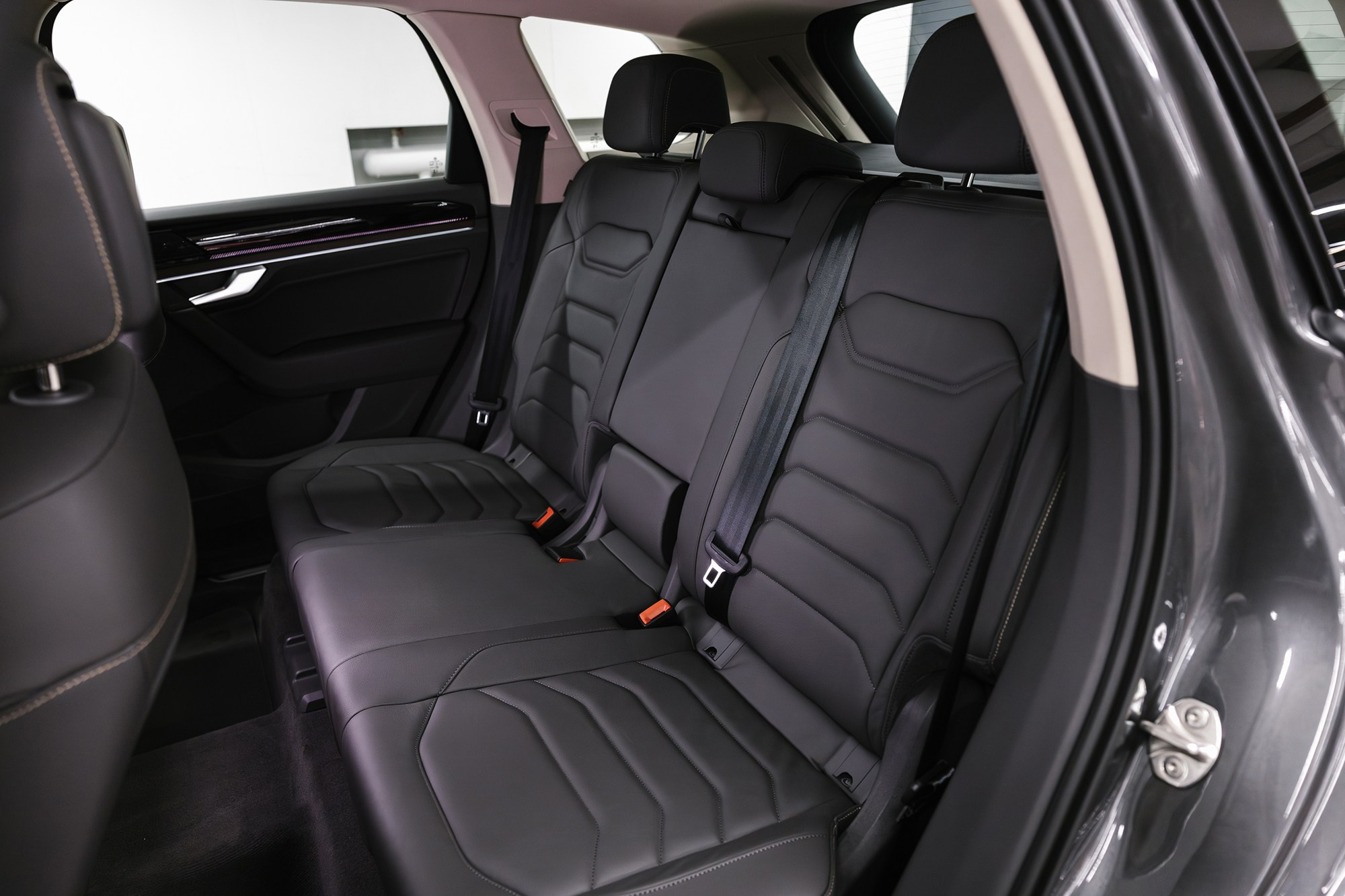 Volkswagen Touareg R-Line 2.0 TSI AT (265 л. с.). Автосалон «Х-Авто»