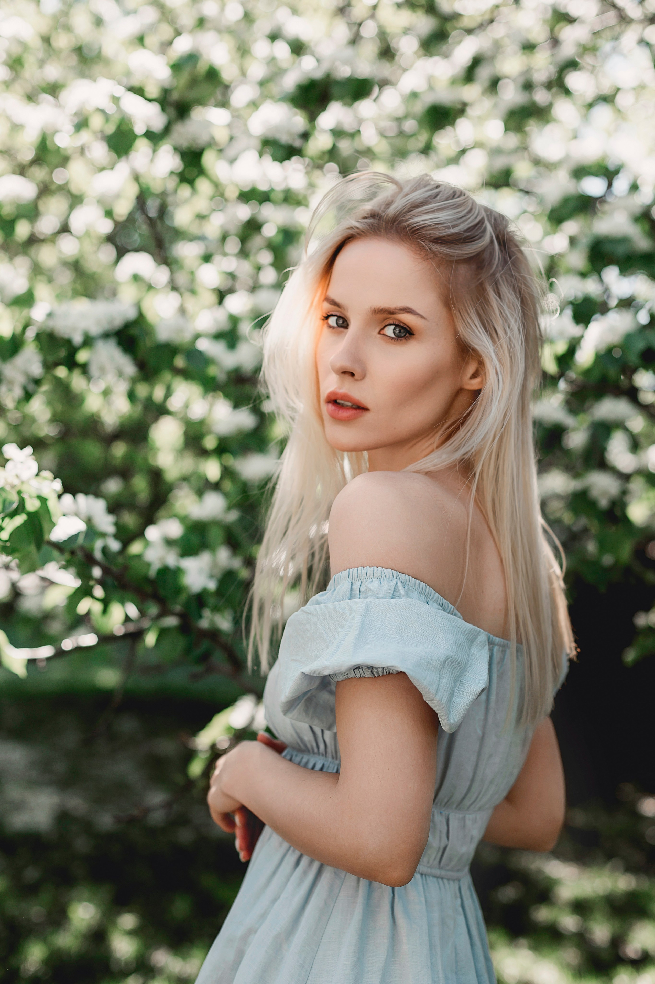 Фотосессия в цветущих садах. Деловая и Бизнес съемка в Москве Инесса Грушко