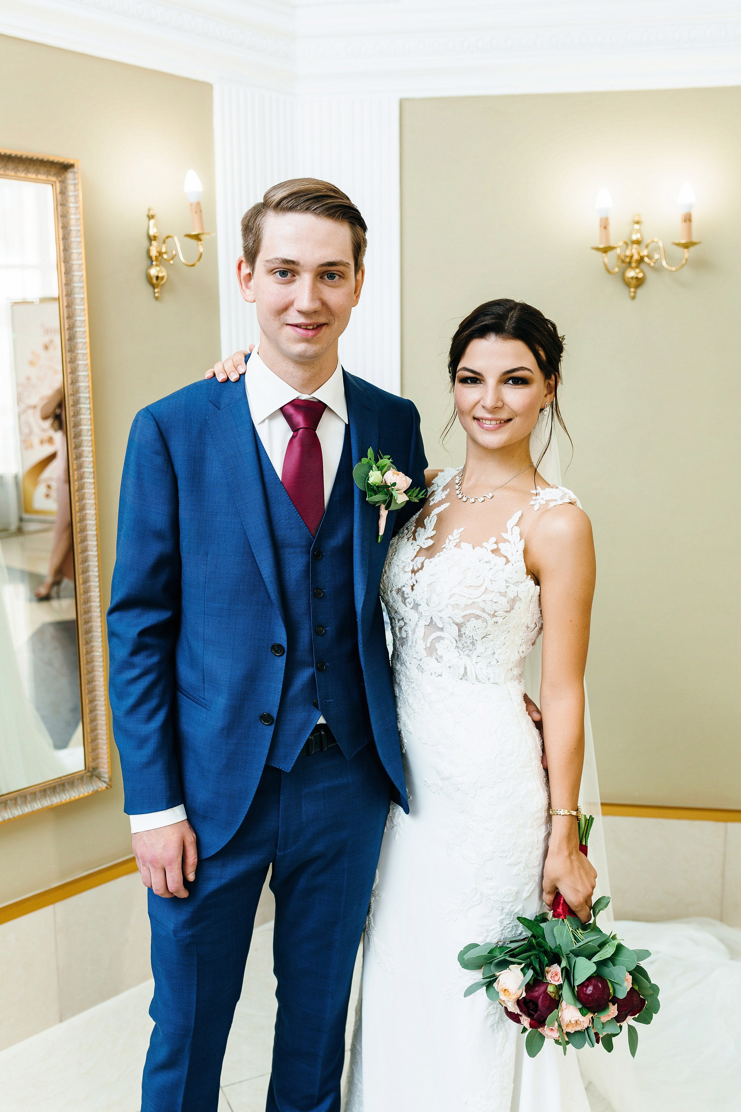 Важно согласовать детали и решить все вопросы подготовки фотосессии в ЗАГСе заранее, ведь эта процедура проходит очень быстро и времени на проволочки совсем нет.