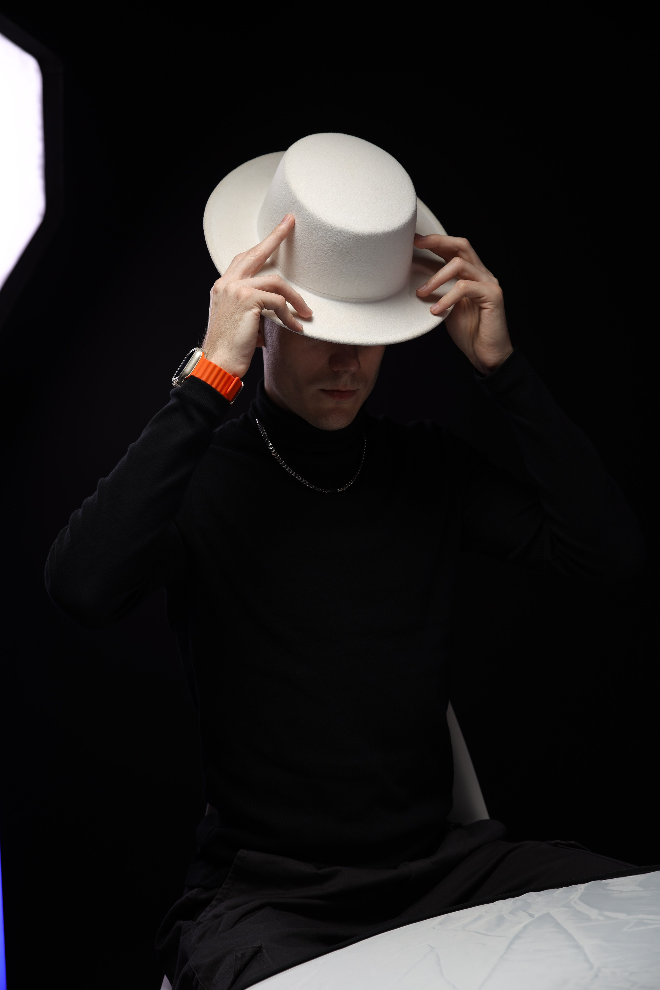 The White hat Alex. Профессиональный фотограф в Воронеже Владислав Крылов