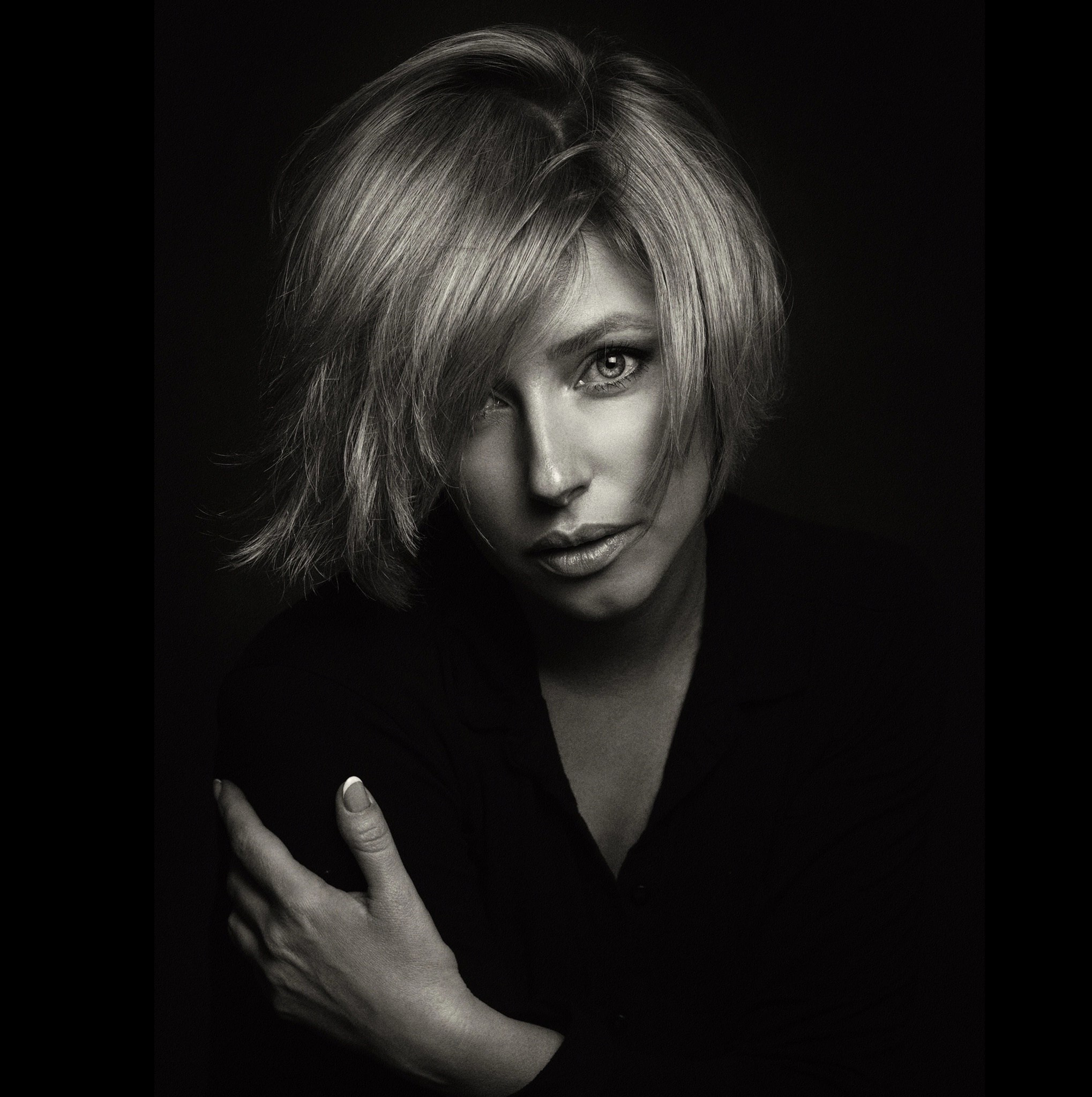 НОВЫЕ СЪЕМКИ В СТУДИИ — ОНА (ПЛАН)