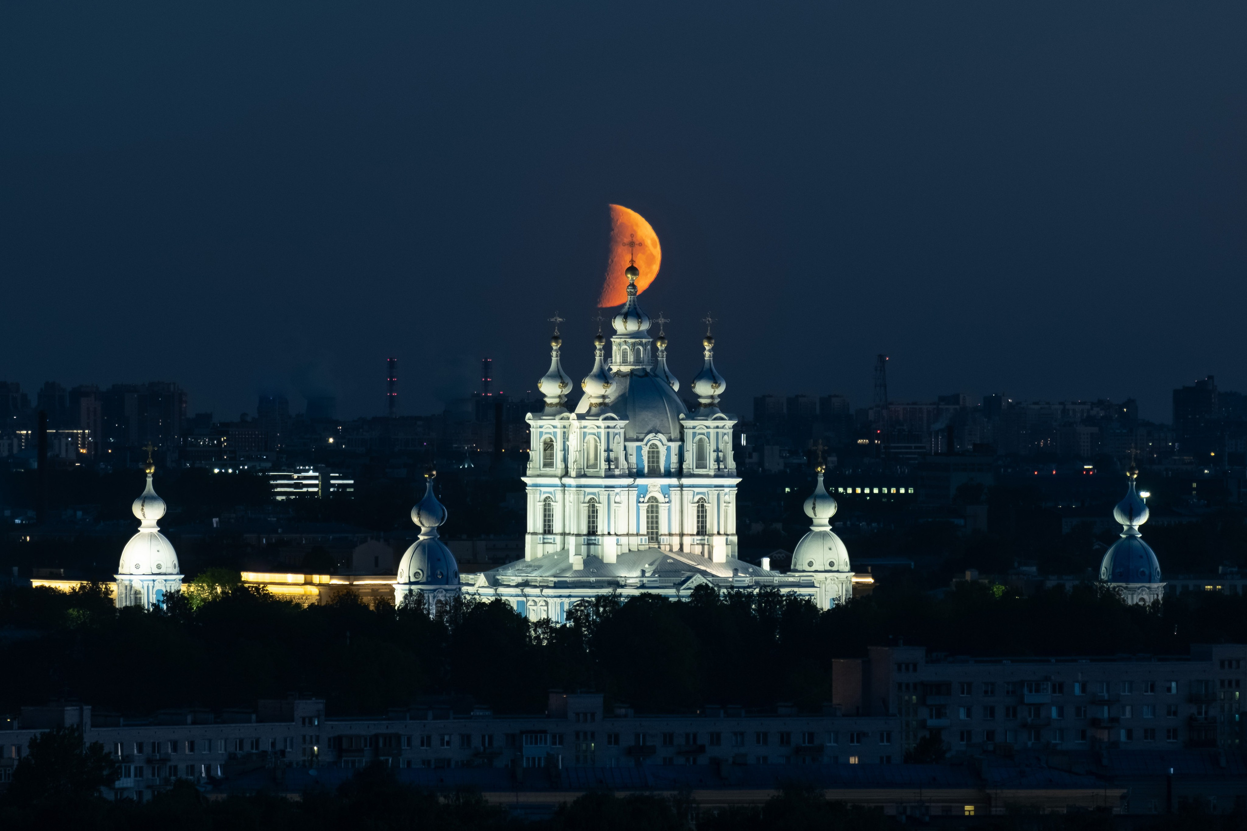 Галерея работ в жанре пейзажа, городского пейзажа и архитектуры. Покупка лицензий для коммерческого использования. Интерьерный фотограф в Санкт-Петербурге Михаил Азаров. Печать и продажа фотографий