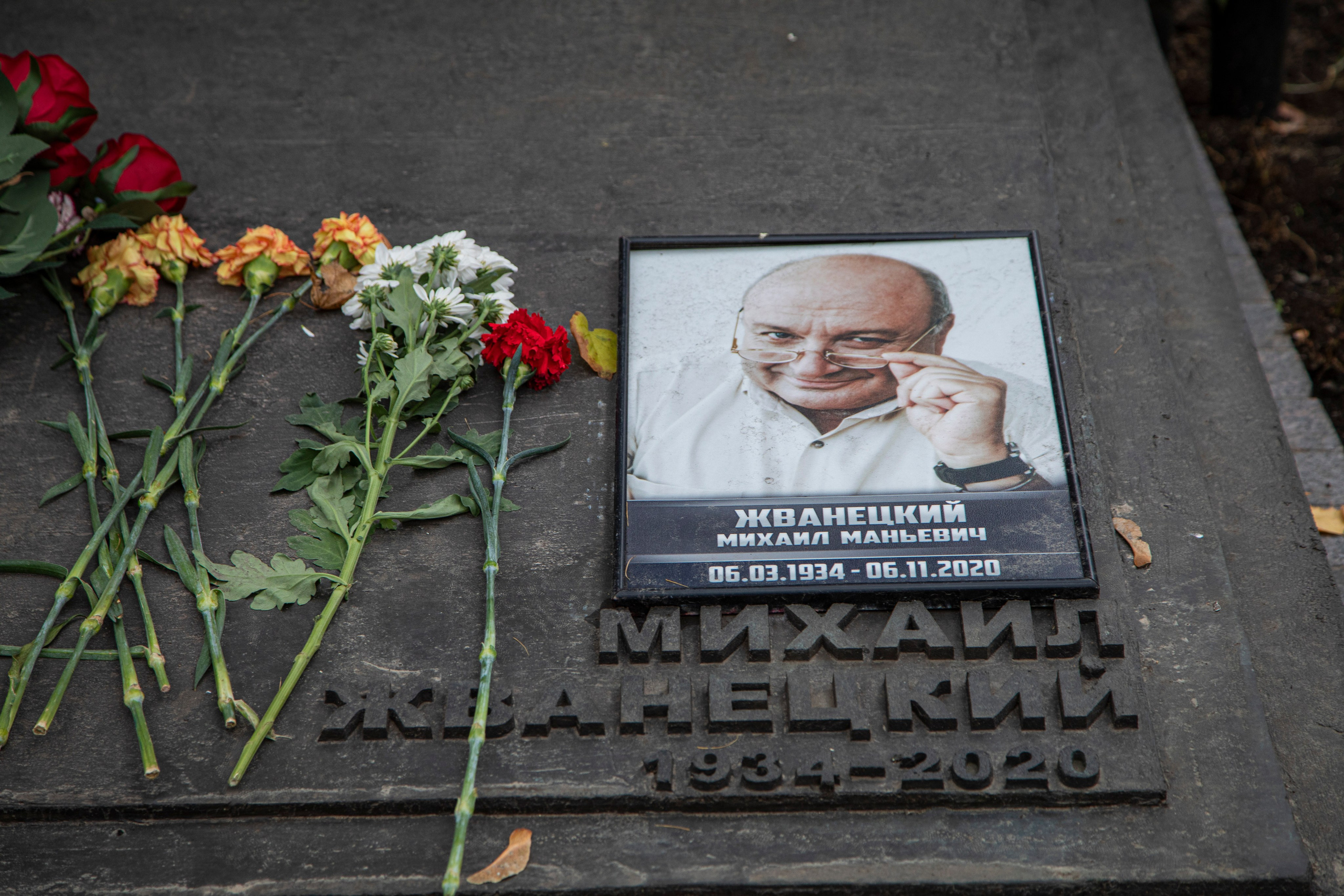 Осенняя прогулка по Новодевичьему кладбищу. Фотограф Сергей Ловкий