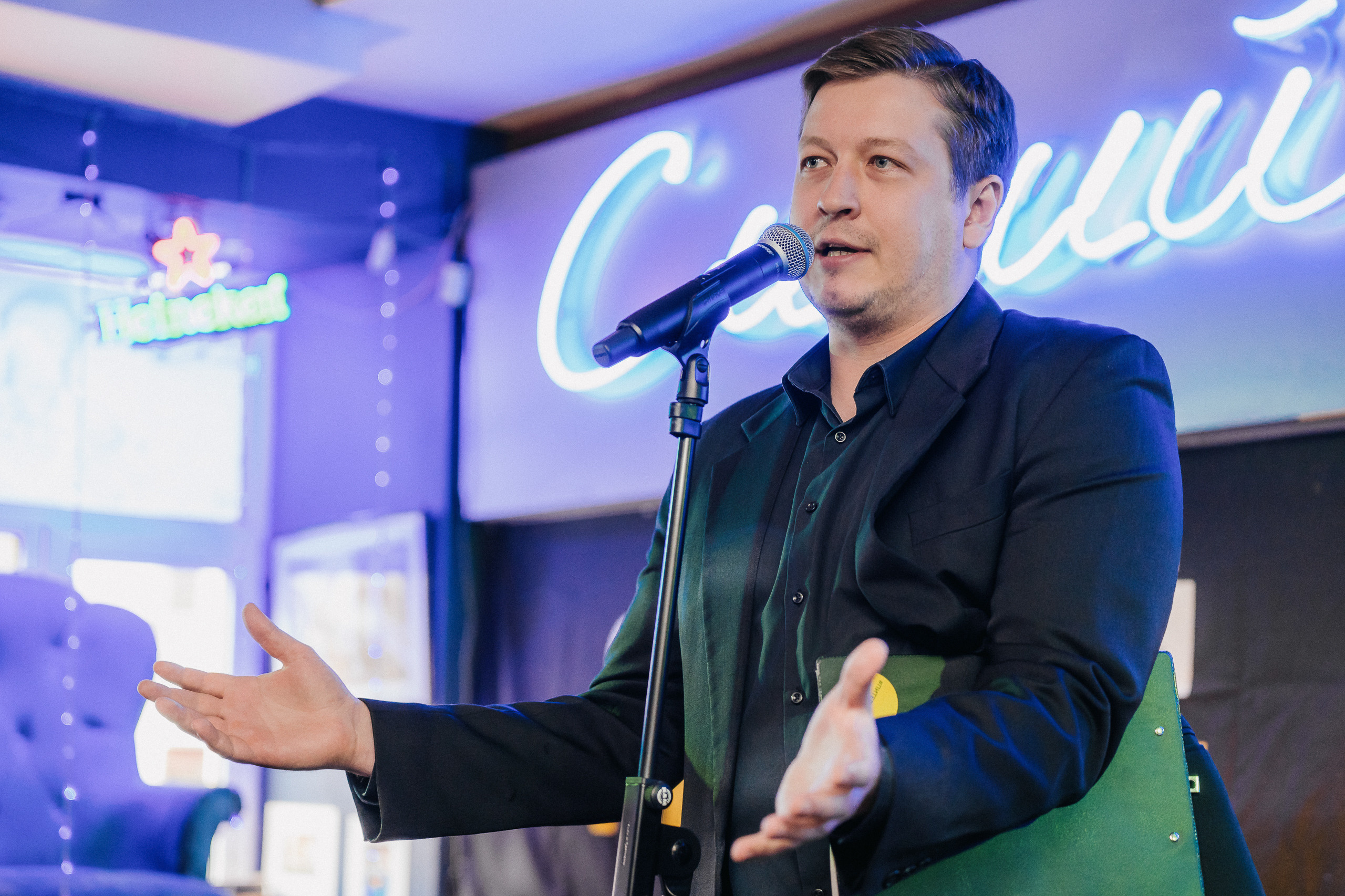 ПИТЕРЧИТАЕТ — поэтическая встреча. Святослав Буньков | фотограф