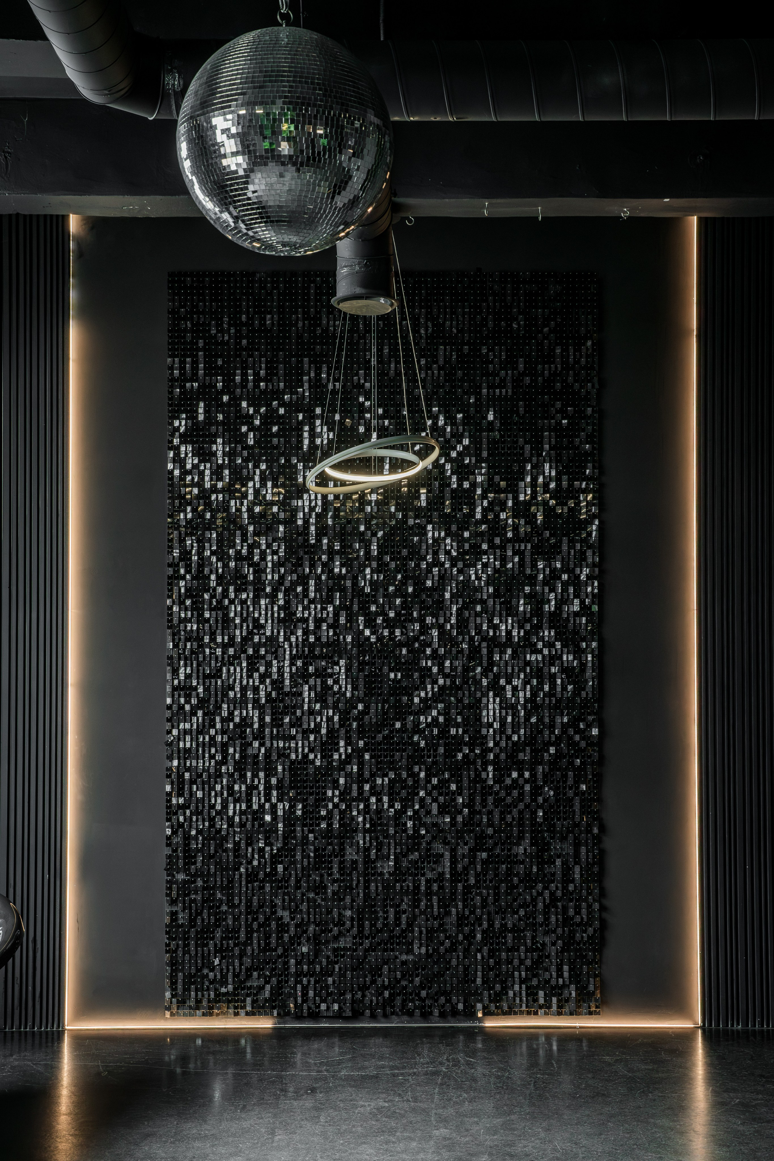 Mr. Black (лето). Аренда лофта в СПб для мероприятий