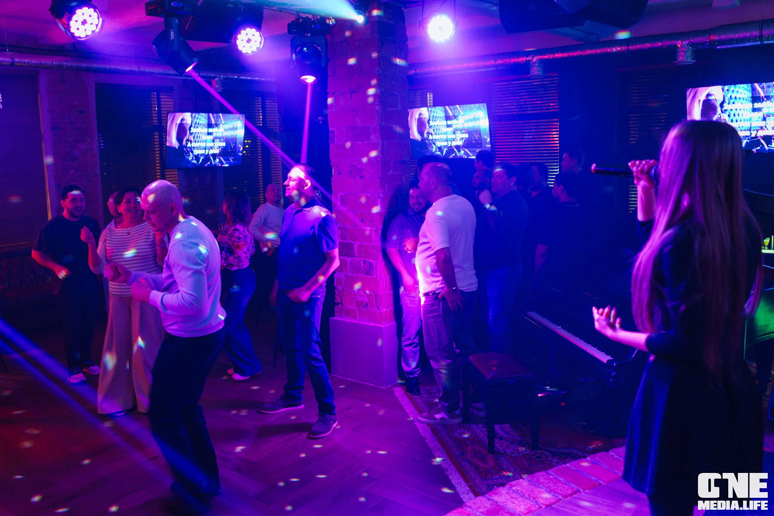 Фоторепортаж из караоке-клуба Белгравия. One Media Life: фоторепортажи, фотоотчеты с мероприятий и заведений
