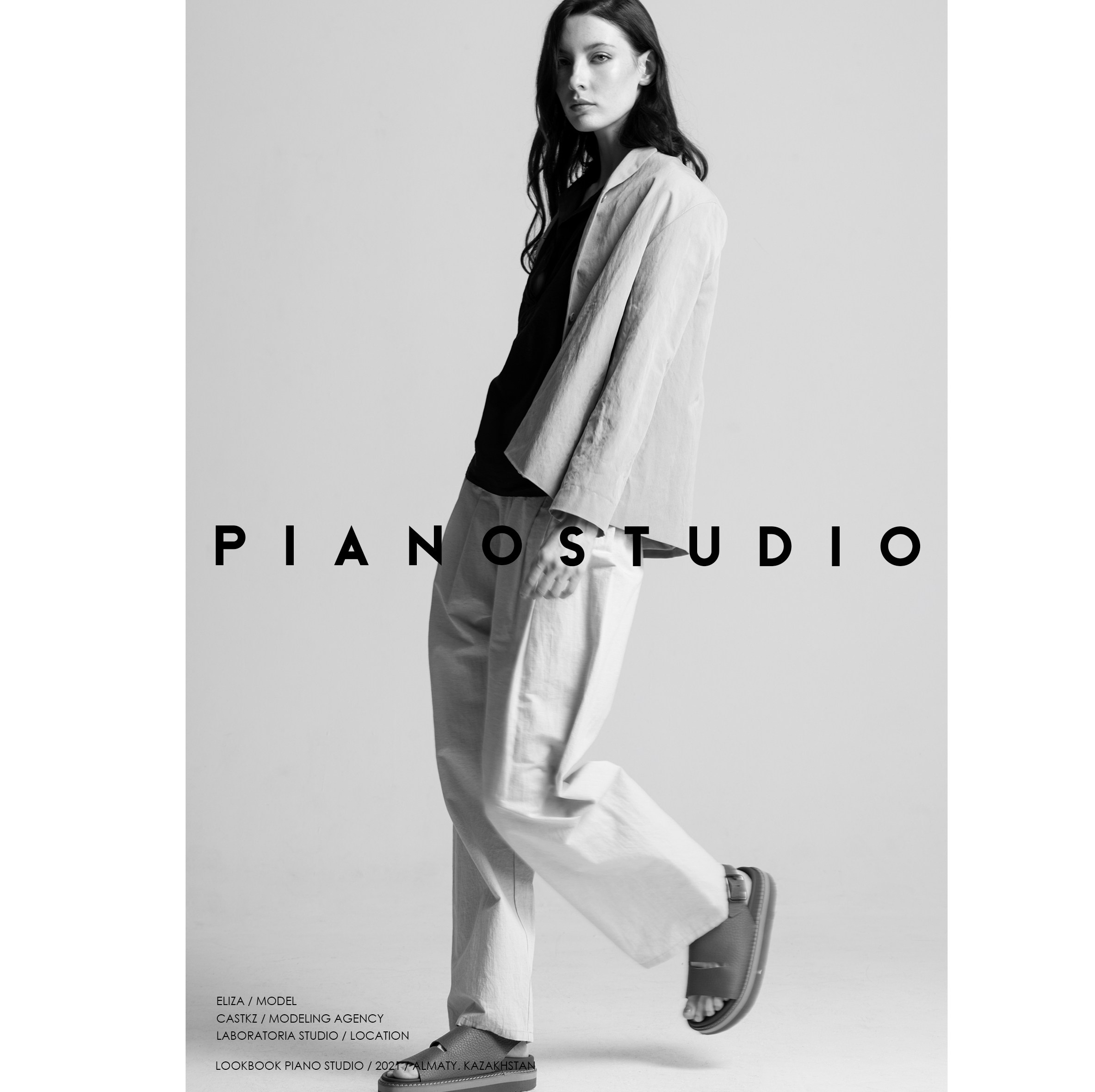 Рекламная фотосессия женской одежды Piano Studio — полный образ в рубашке и широких брюках, студийный свет, lookbook Алматы.