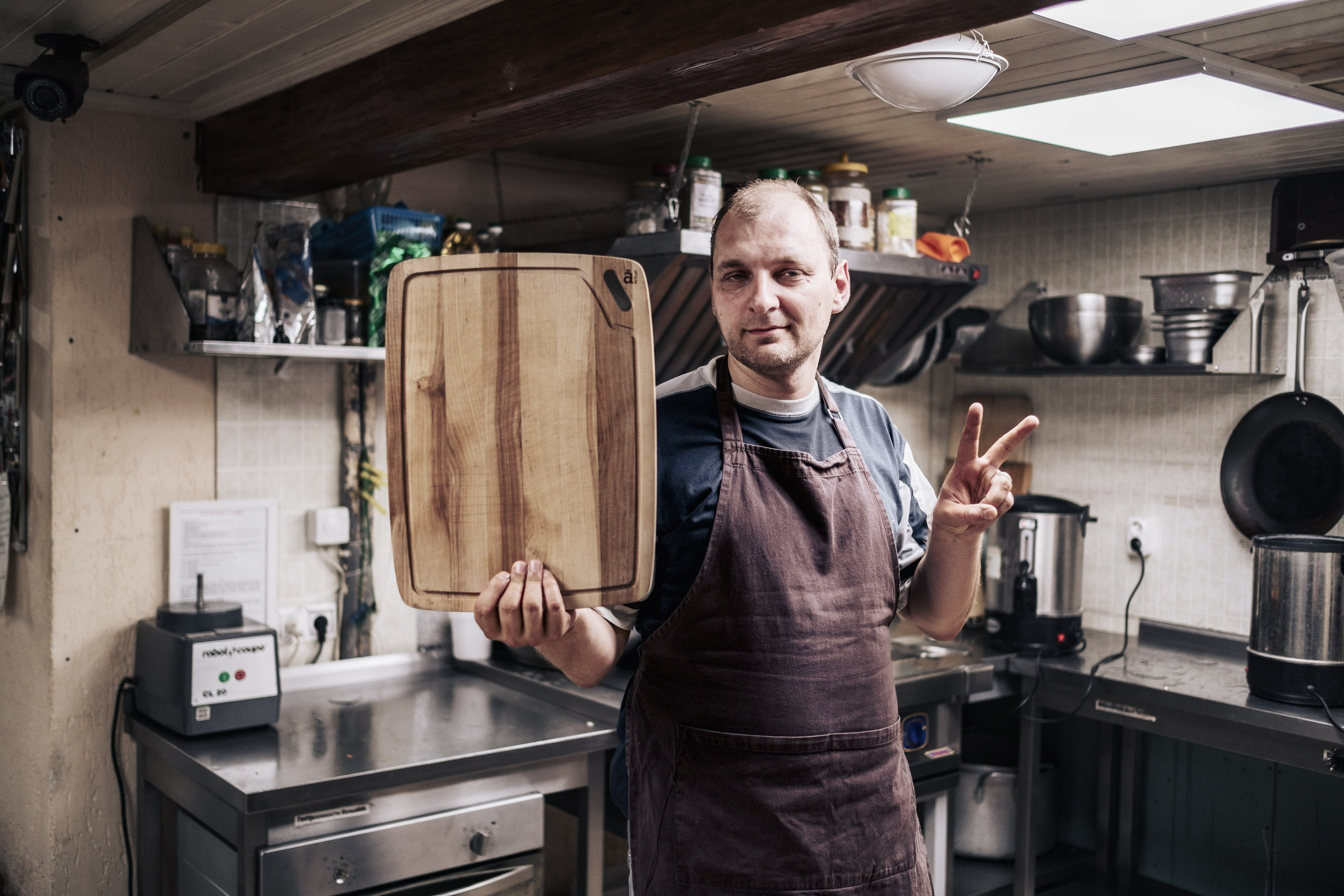 Готовка для бездомных и кормление их в Москве. Фотограф в Москве Максим Скоробогатов