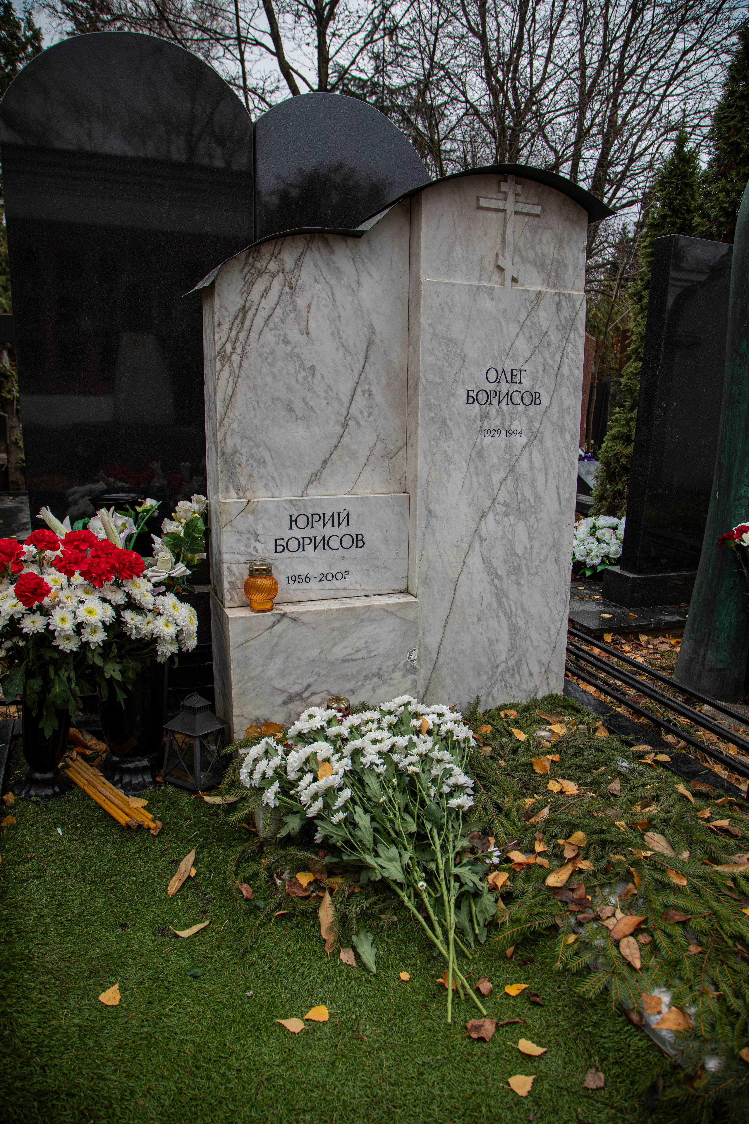 Осенняя прогулка по Новодевичьему кладбищу. Фотограф Сергей Ловкий