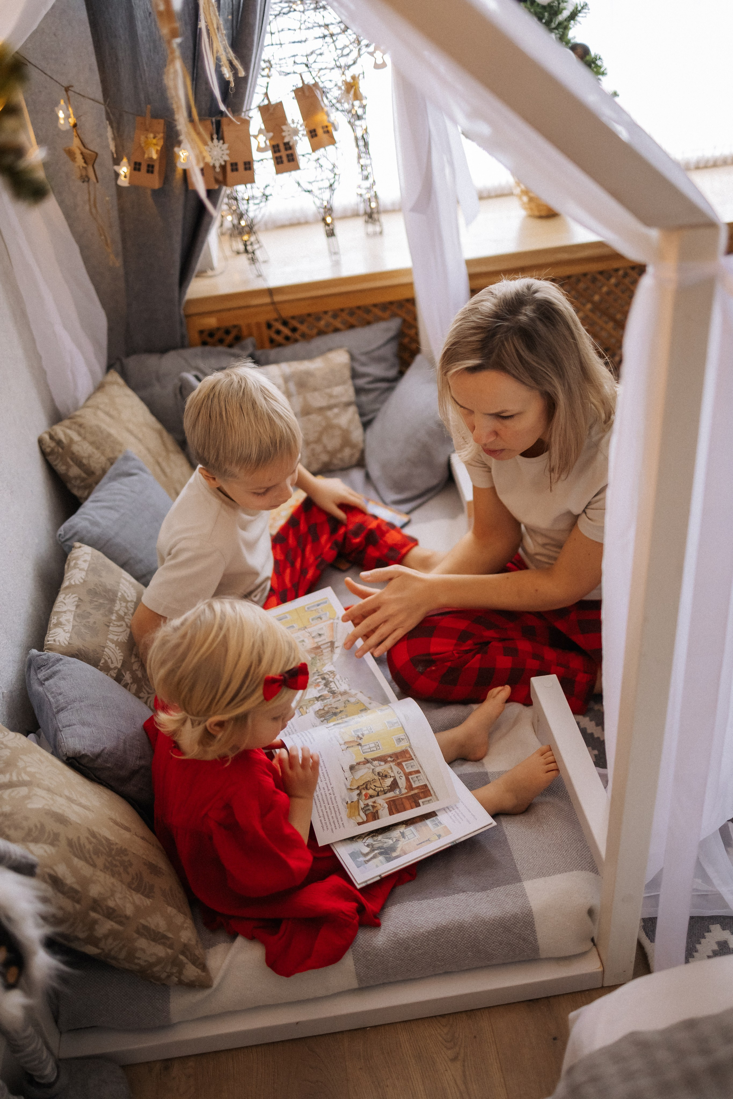 Новогодняя фотосессия дома у Леоновых. Семейный, детский и женский фотограф Дарина Старшинова в Твери