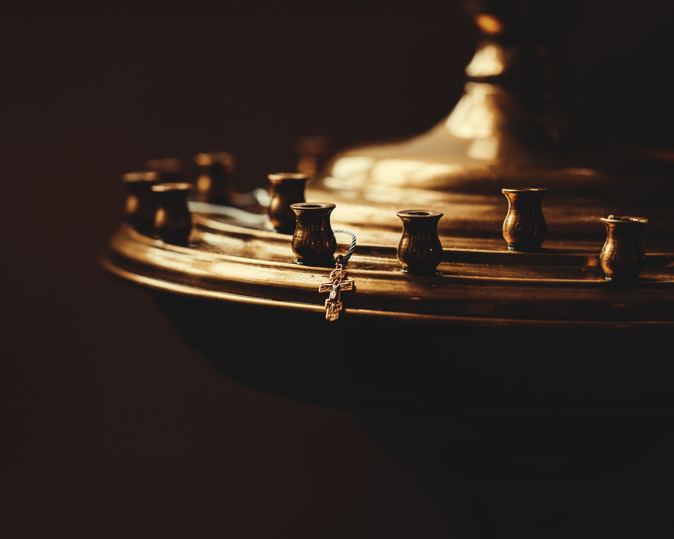 Фотограф Галина Молчанова - Съемка креста, крупный план на Таинстве Крещения.