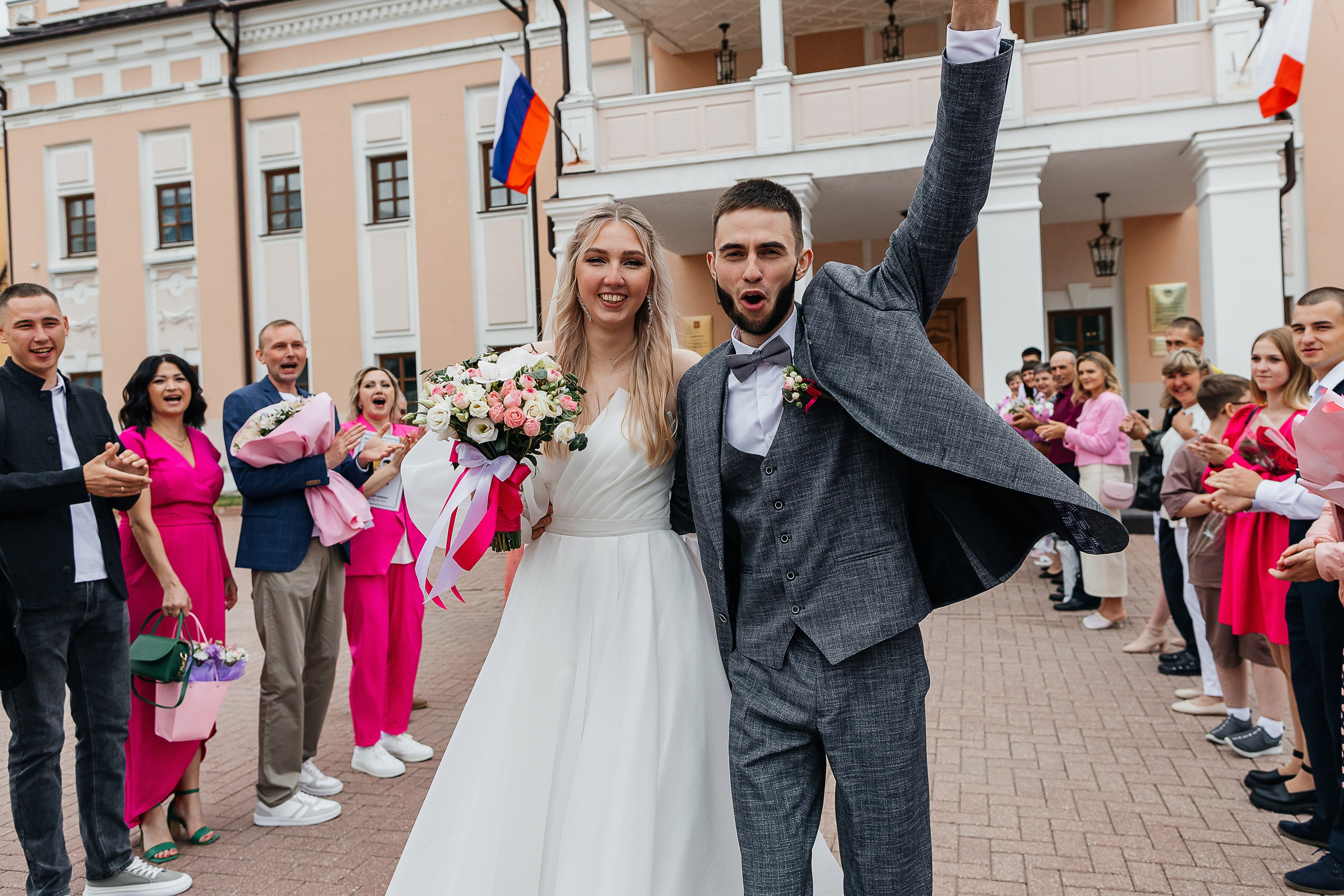 Чувственная первая встреча пары в отеле. Олег Сверчков | Свадебный фотограф Вологда