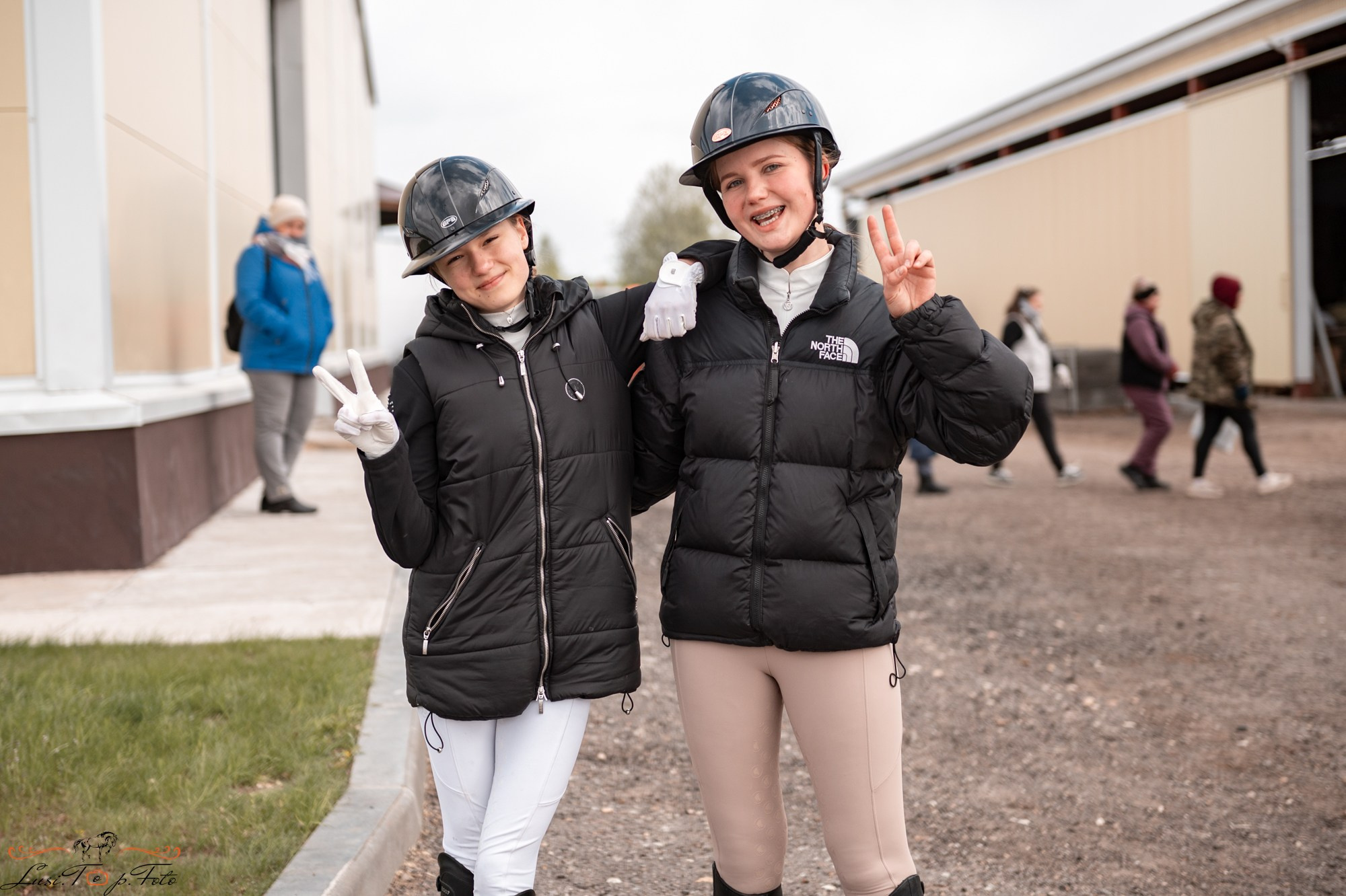 Кубок Победы конного Клуба EQUIPARK по конкуру. Конный и фотограф с животными в Твери Топталова Люся