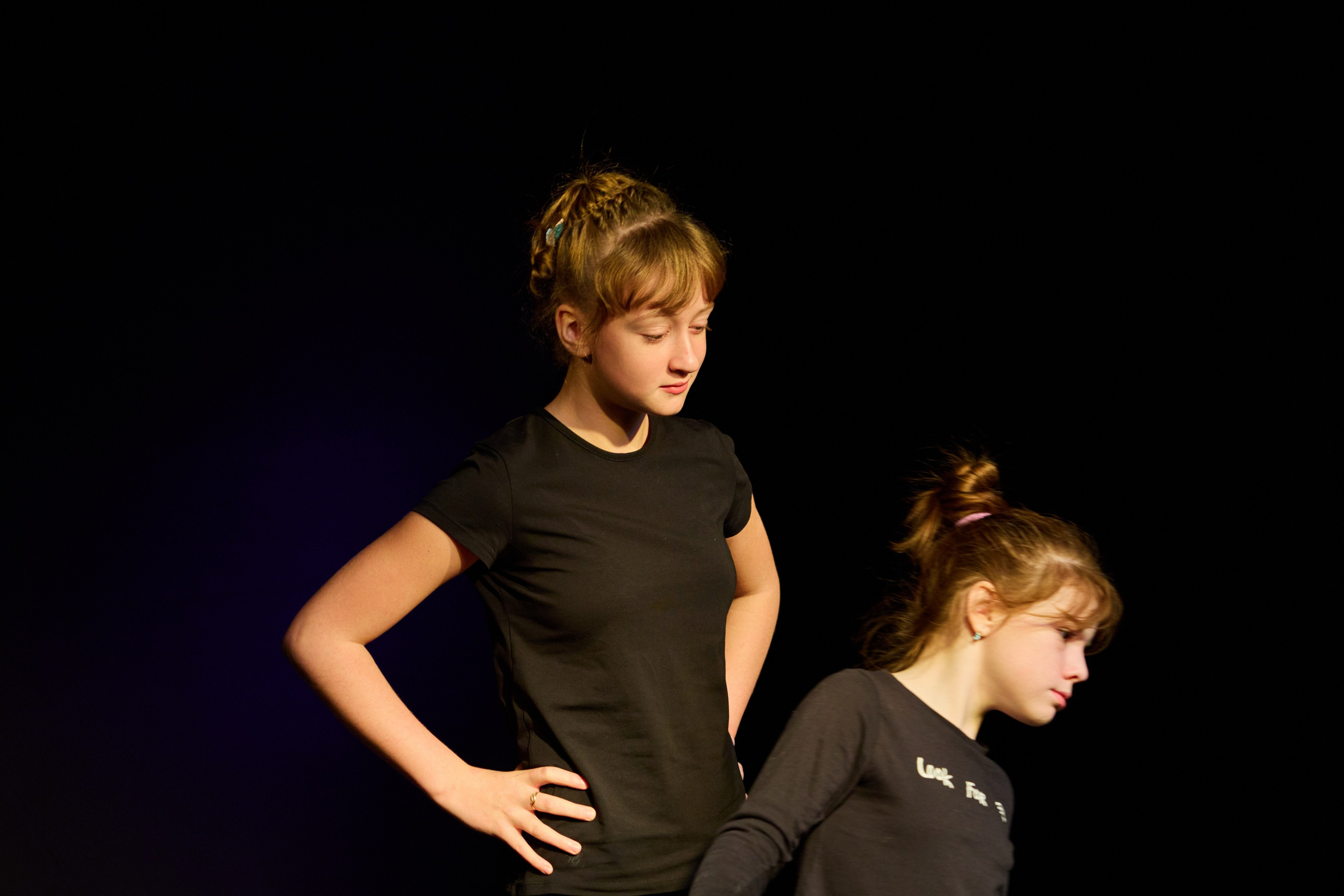 Театр студия «За двумя зайцами»