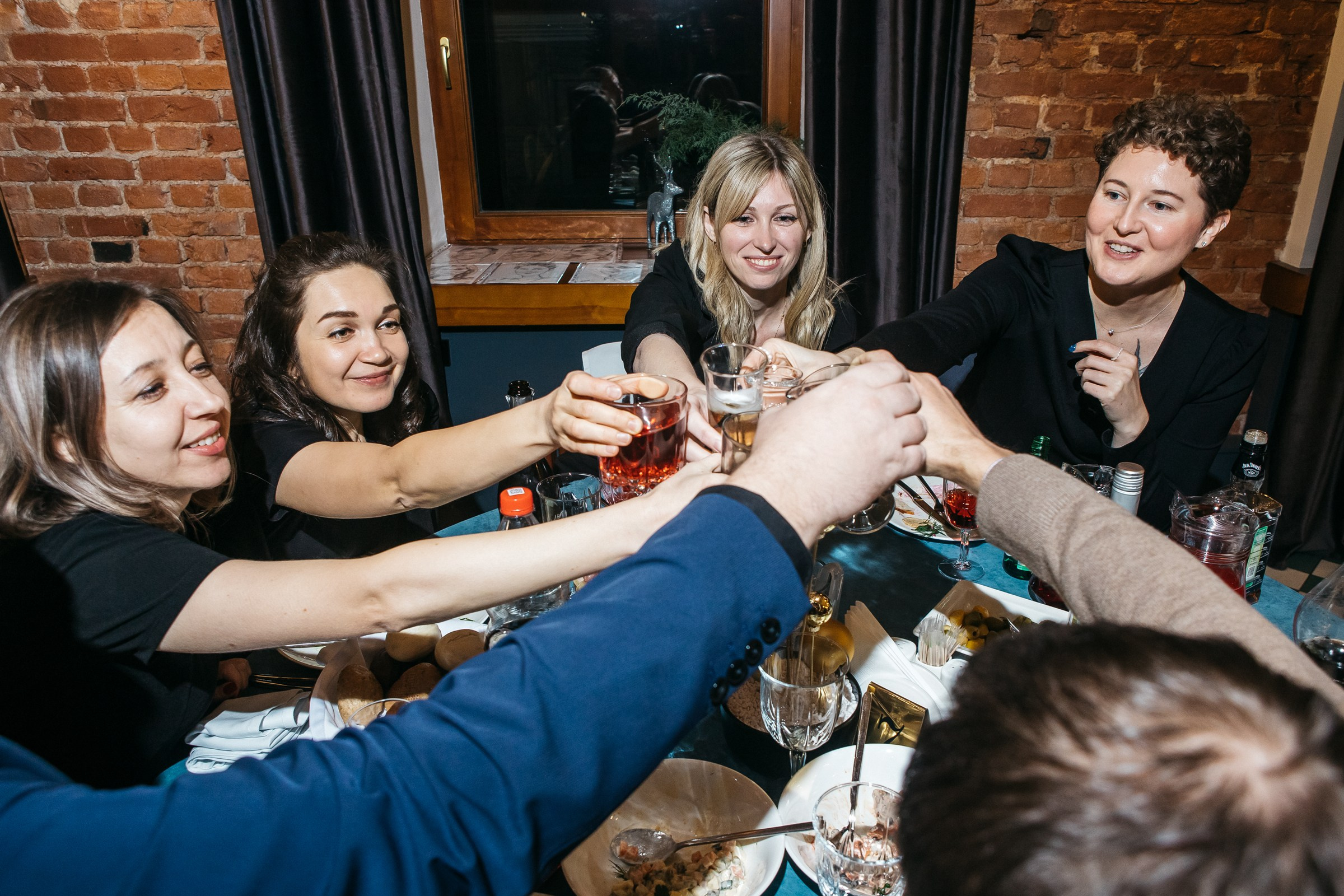 Хороший репортажный фотограф на корпоратив в Питере