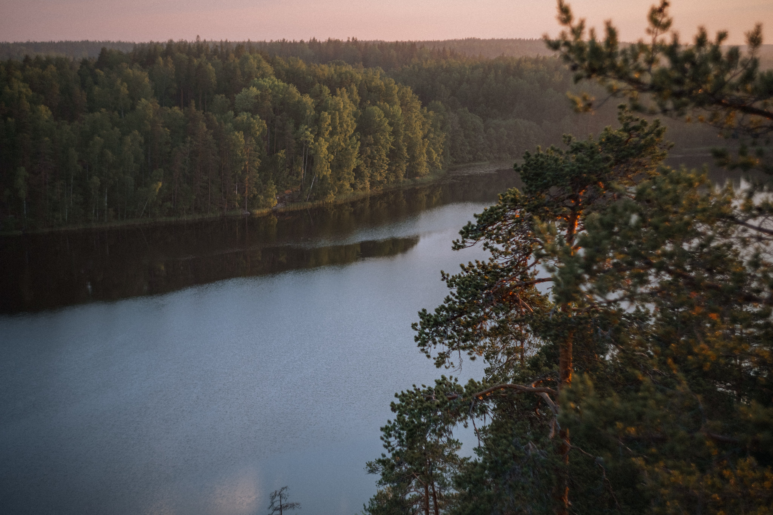 Озеро Ястребиное на закате