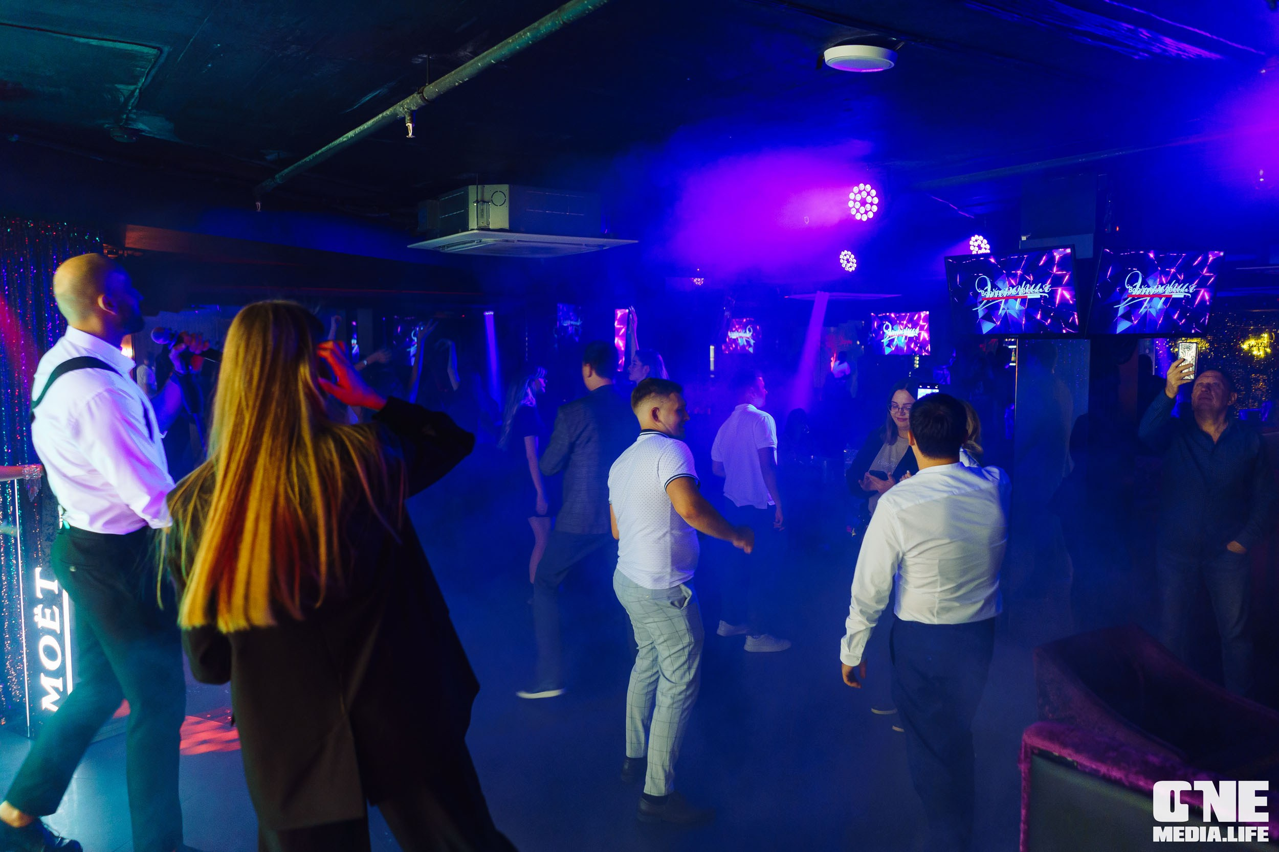 Фоторепортаж из караоке-клуба Эйфория. One Media Life: фоторепортажи, фотоотчеты с мероприятий и заведений
