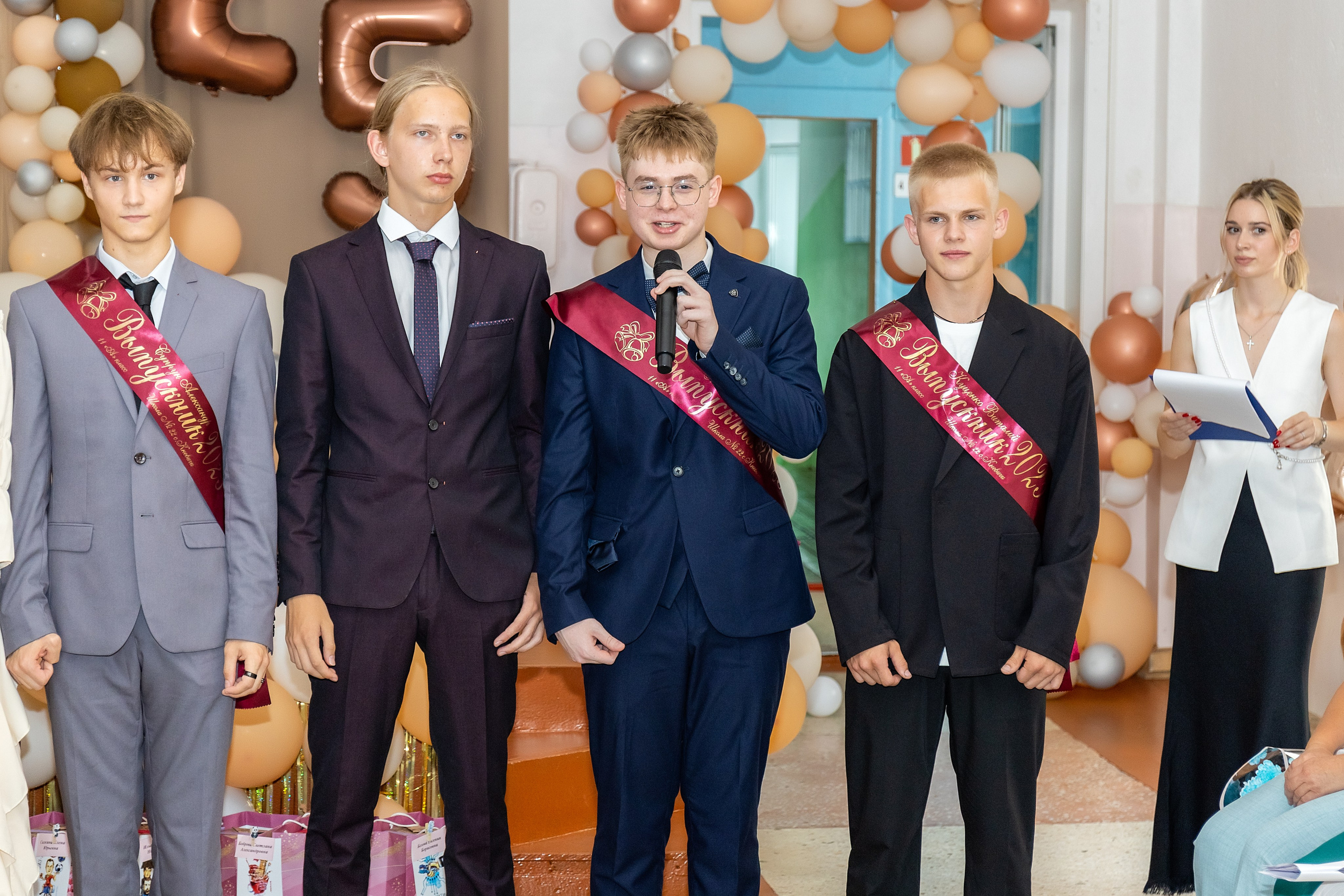 Выпускной. Школа 22, 11 класс. Стильный выпускной альбом Владивосток фотограф Вероника Мигачева