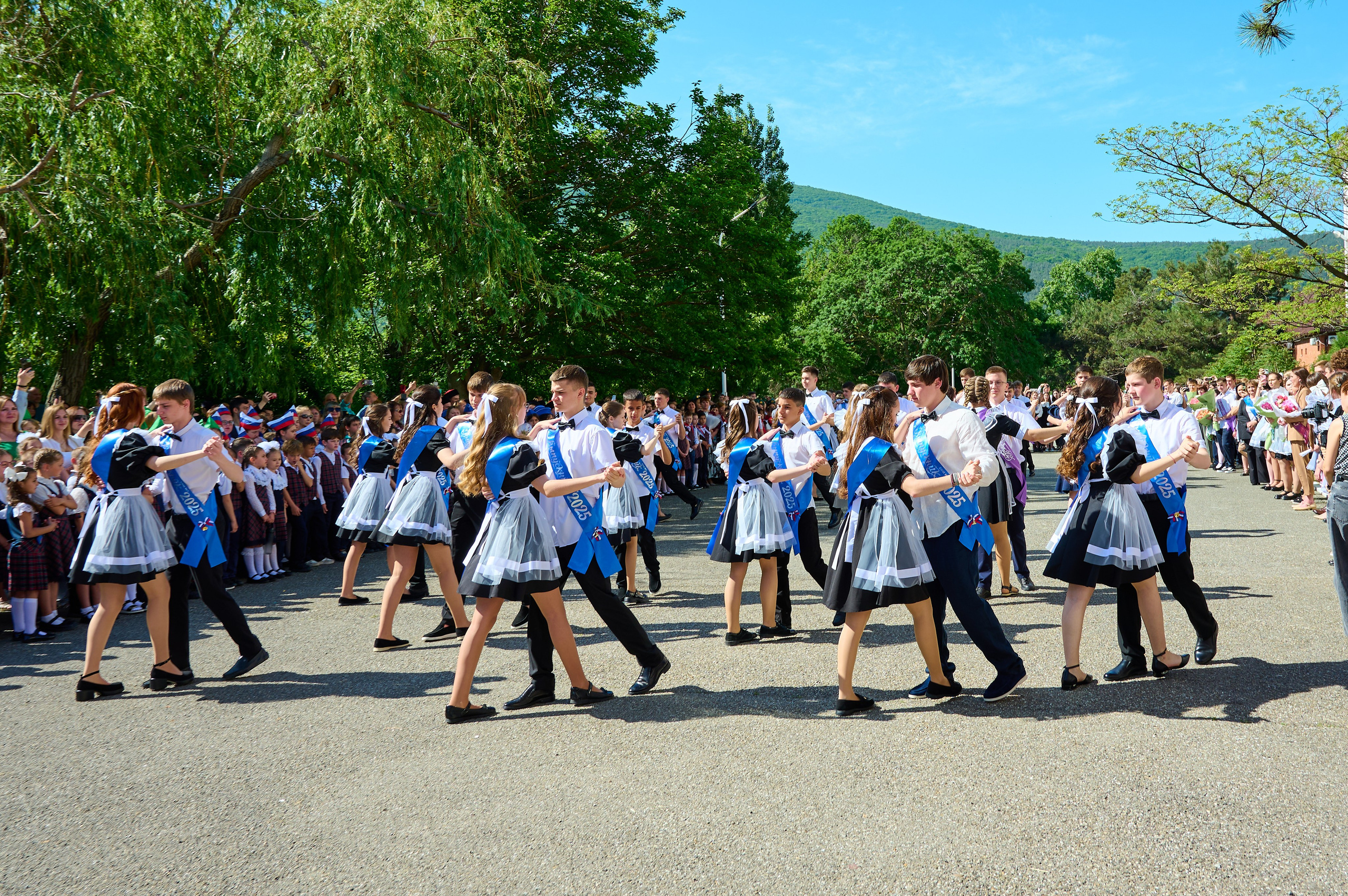 Последний звонок 2025. Жизнь курорта Кабардинка в фотографиях