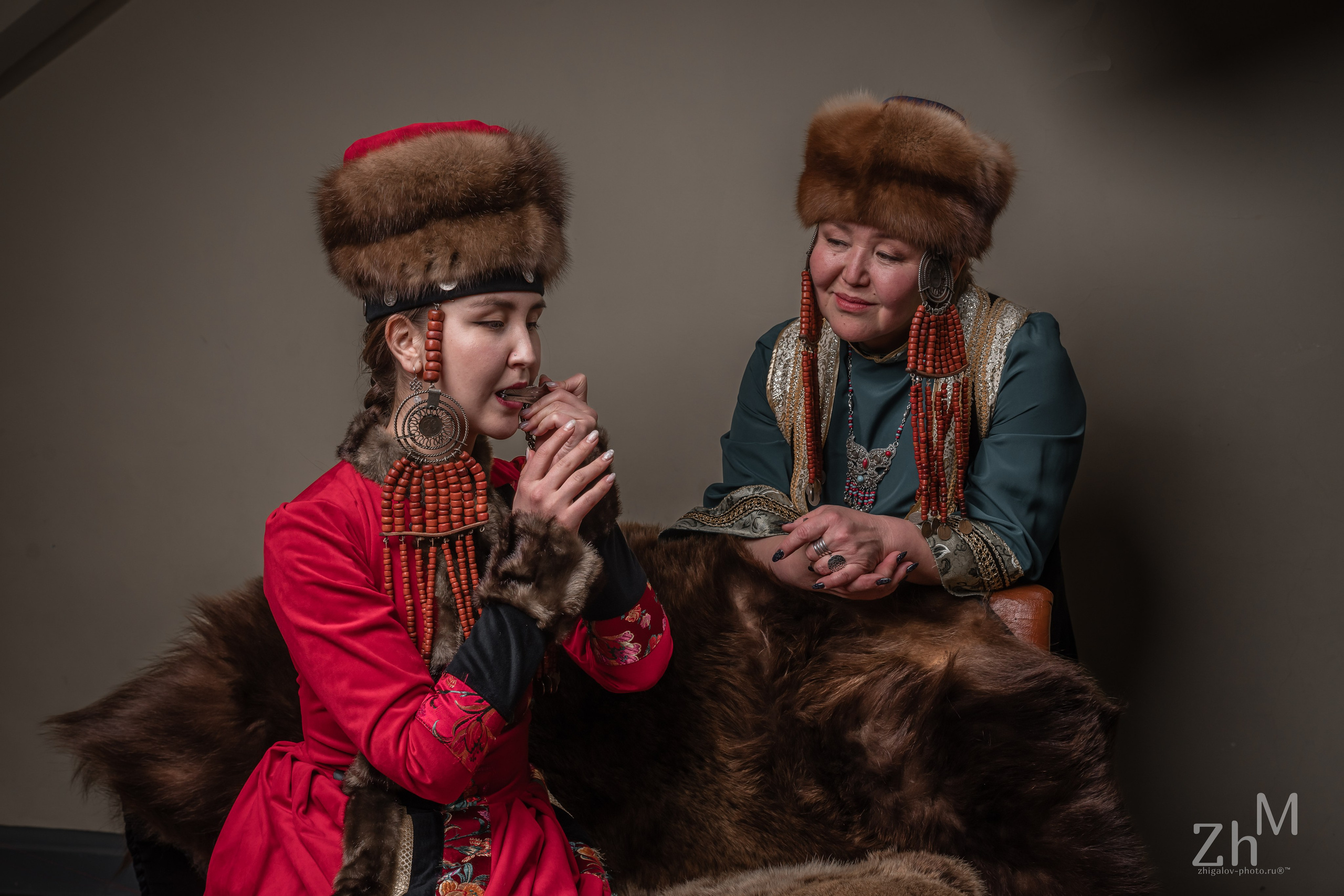 Съёмка в бурятских национальных костюмах. Семейный и свадебный фотограф в Иркутске Максим Жигалов