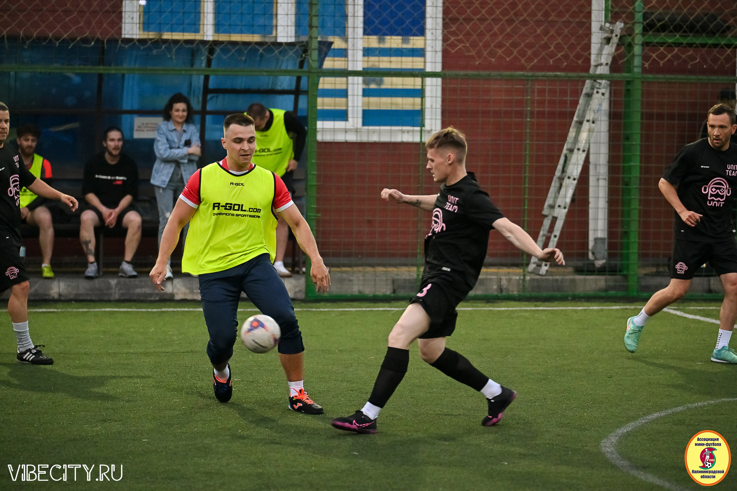 ИГРЫ МИНИ-ФУТБОЛЬНОЙ И КОРПОРАТИВНОЙ ЛИГИ. VIBECITY.RU Вайб Сити Ру Фоторепортажи Фотоотчеты Калининград