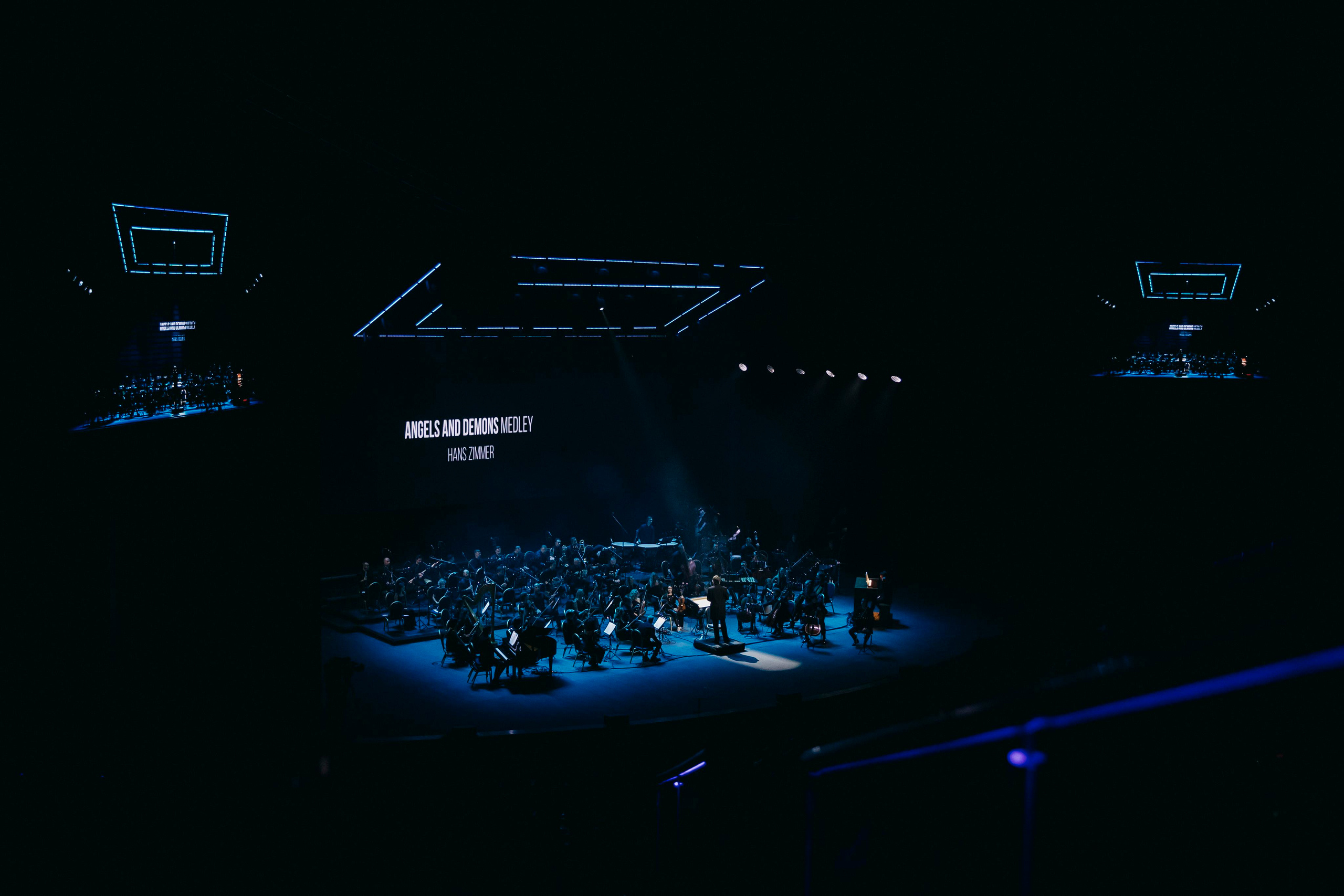 Cinema Orchestra Medley, Crocus City Hall. «Птичка на проводе»: информационный портал в Москве